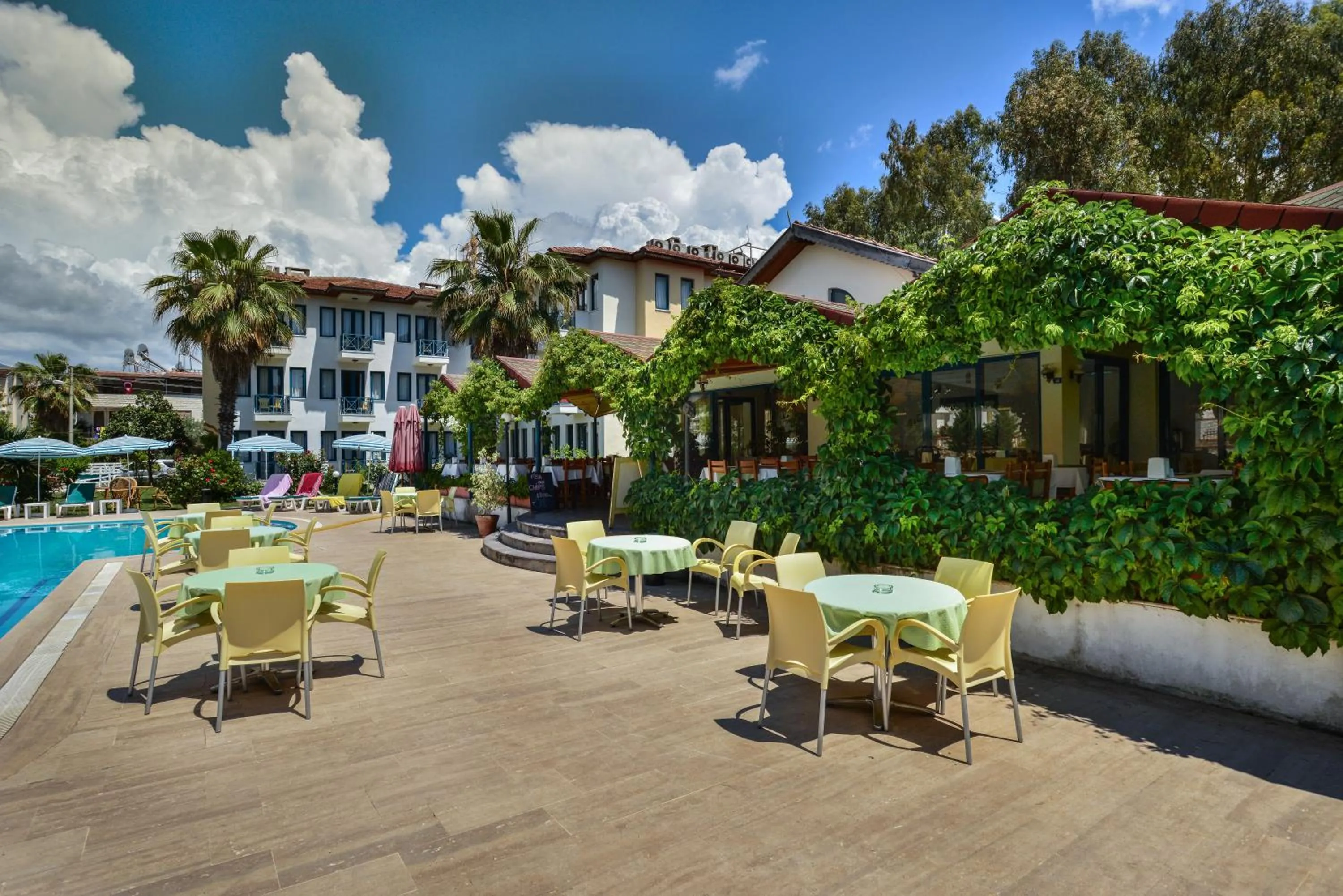 Restaurant/places to eat in Bezay Hotel