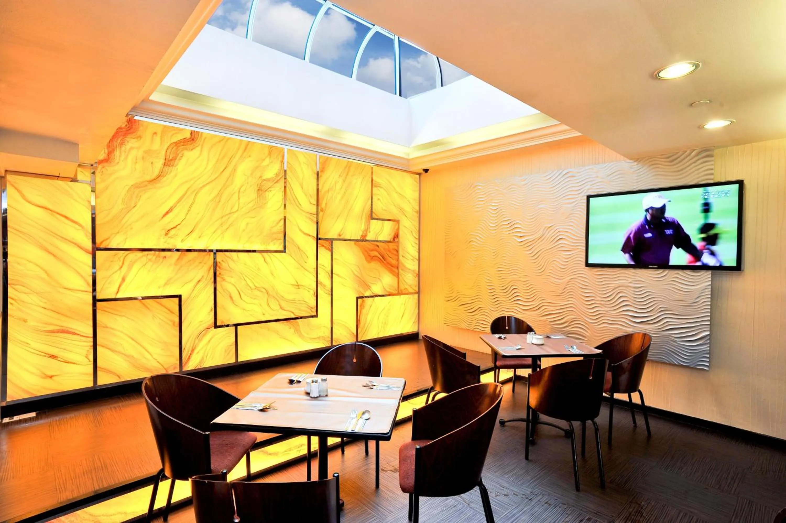 Restaurant/places to eat in Oxford Hotel