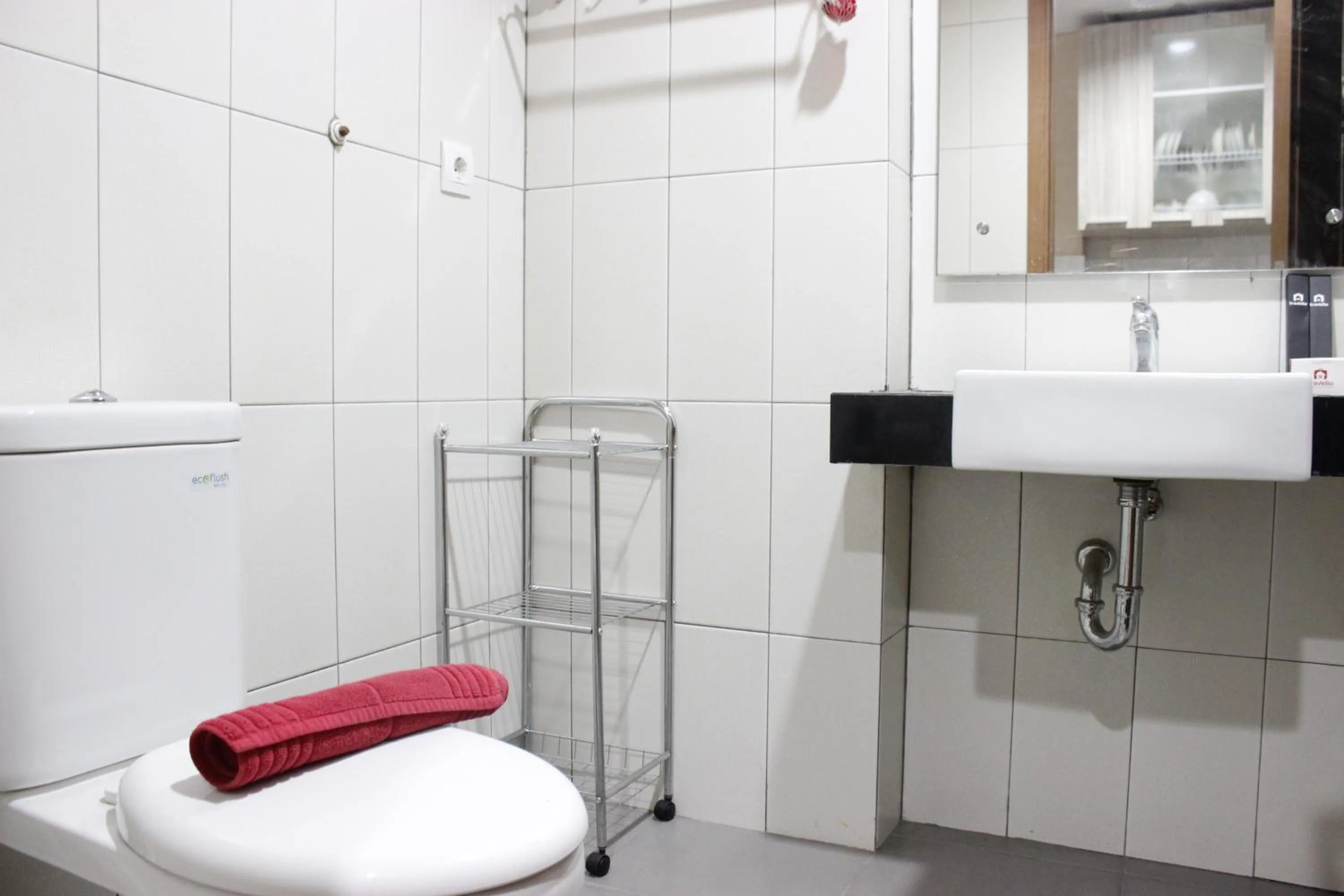Bathroom in Stylish 1BR near ITB University at Dago Suites Apartment By Travelio
