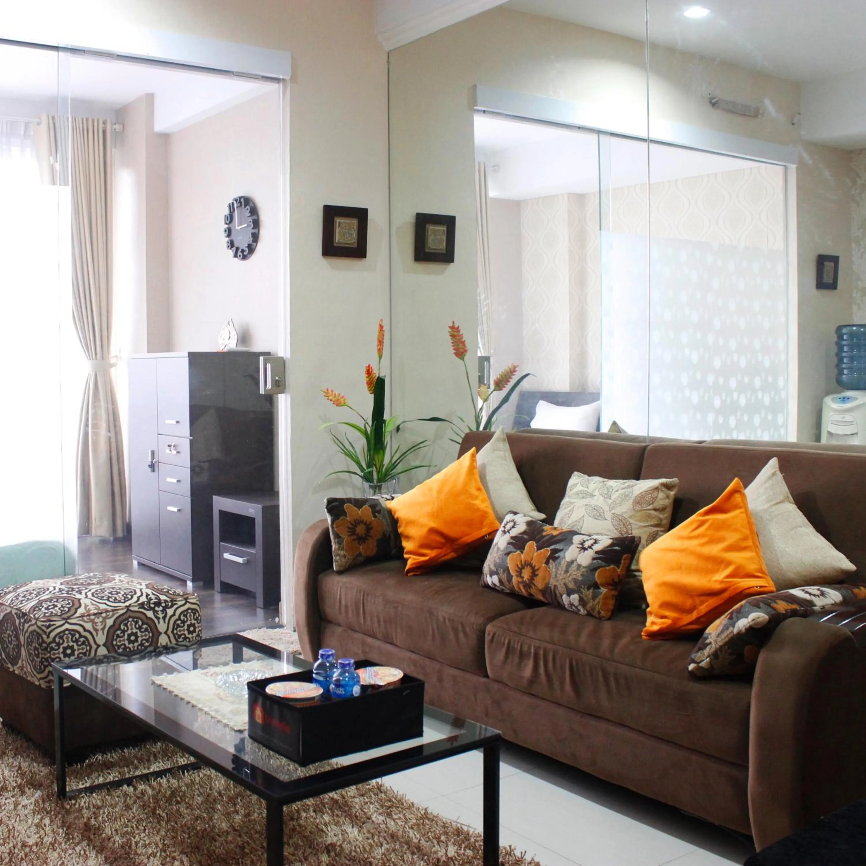 Living room in Stylish 1BR near ITB University at Dago Suites Apartment By Travelio