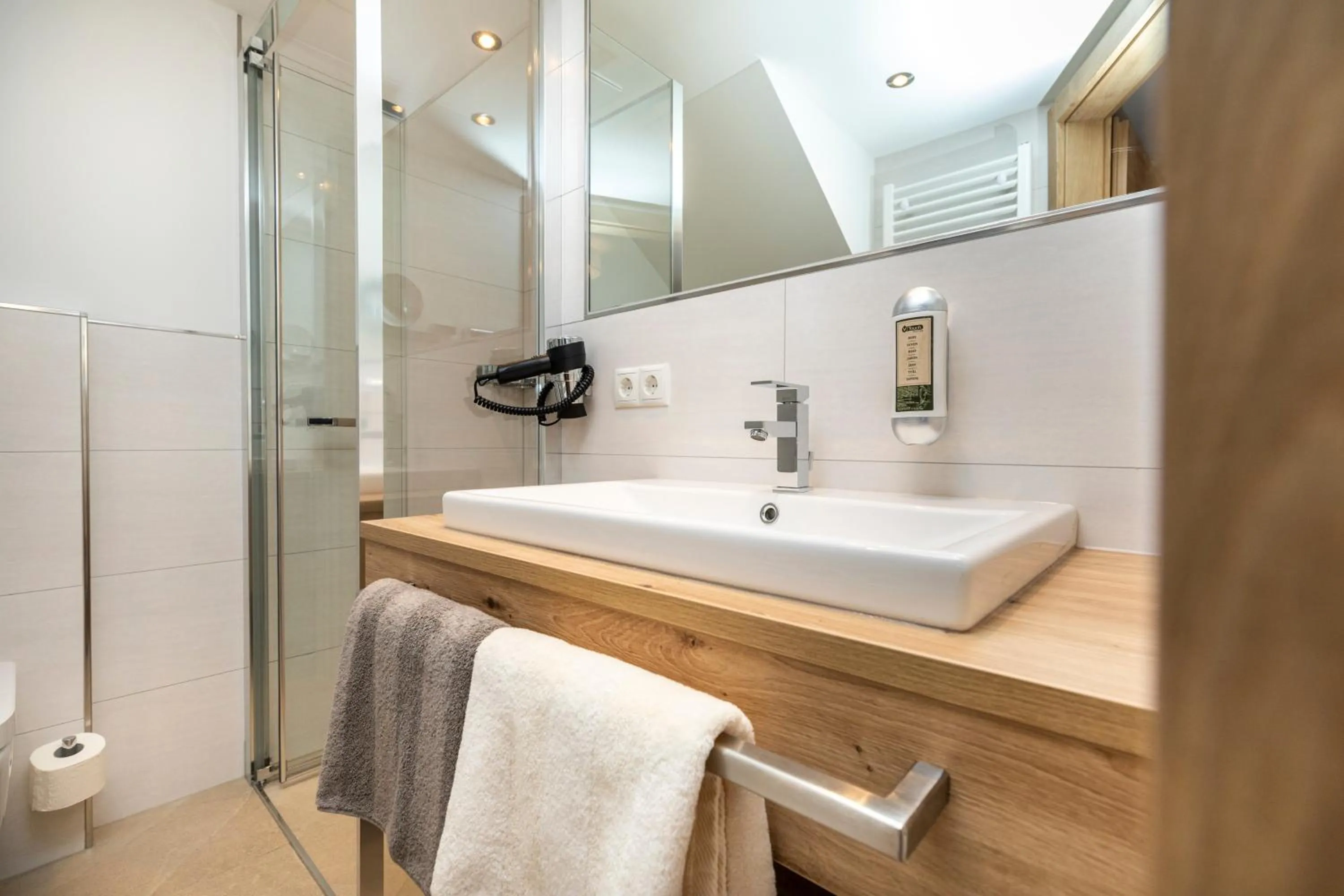 Bathroom in Frühstückspension Klinglhub