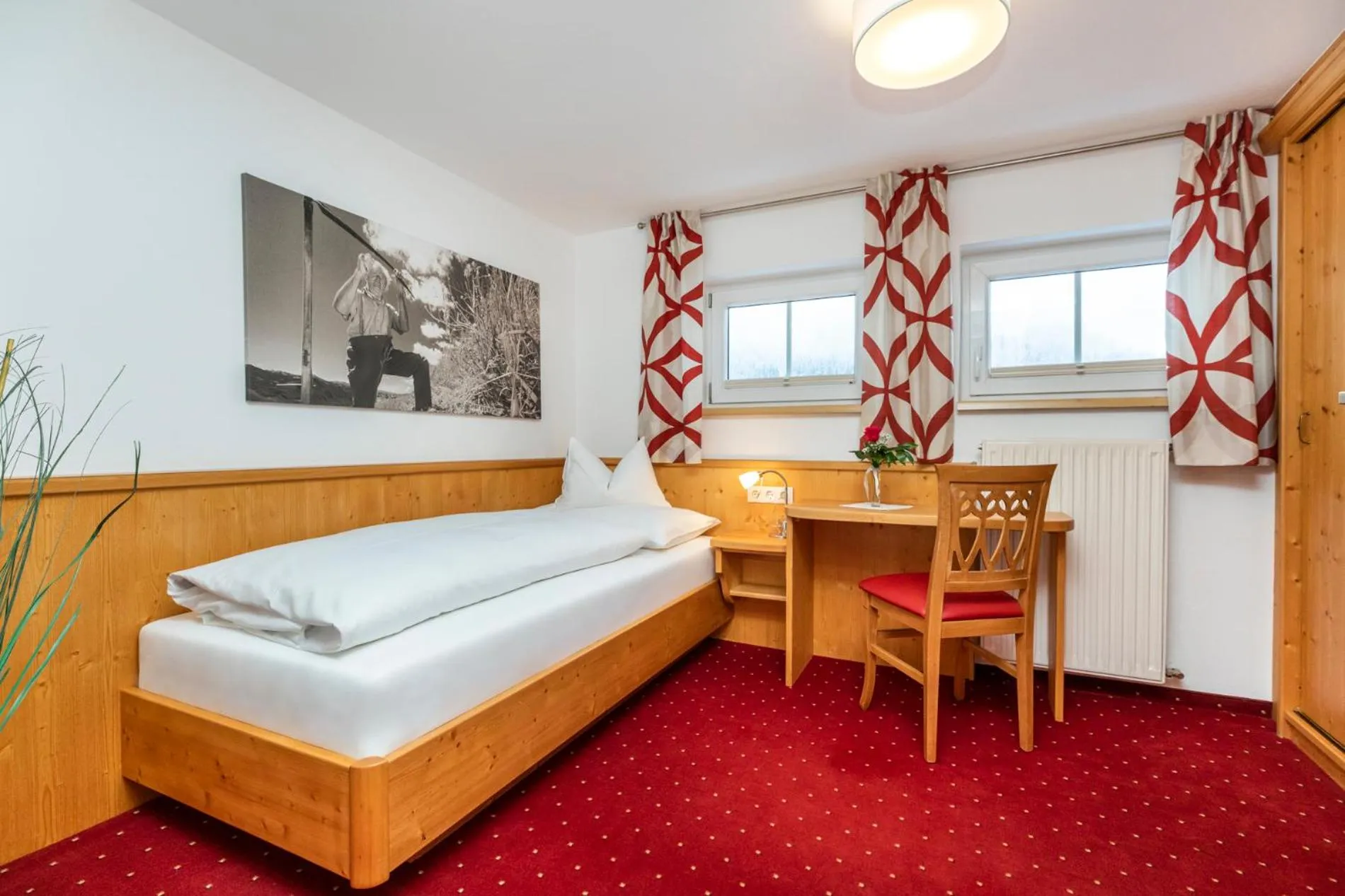 Photo of the whole room, Bed in Frühstückspension Klinglhub