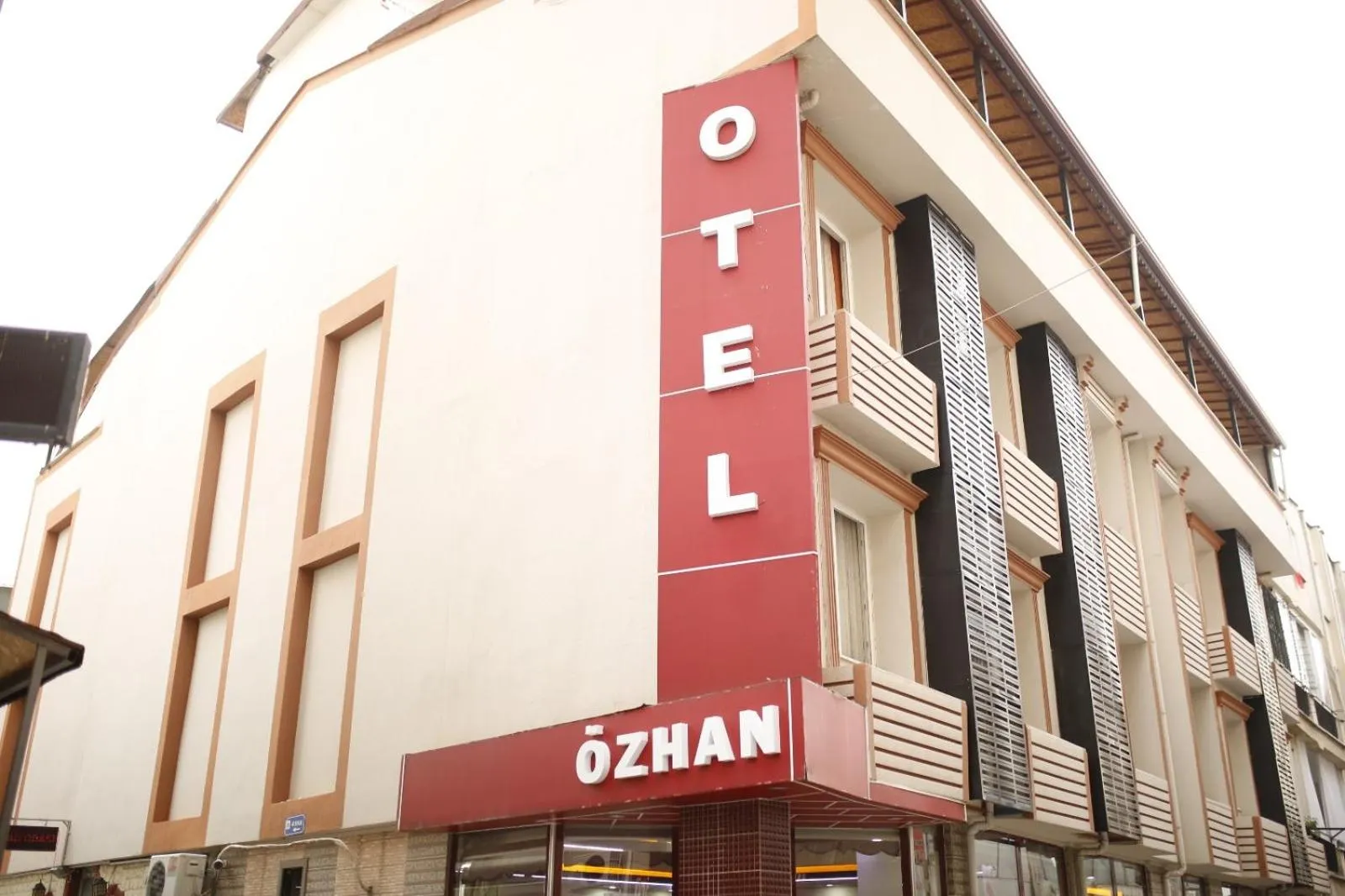 Facade/entrance in Özhan Hotel