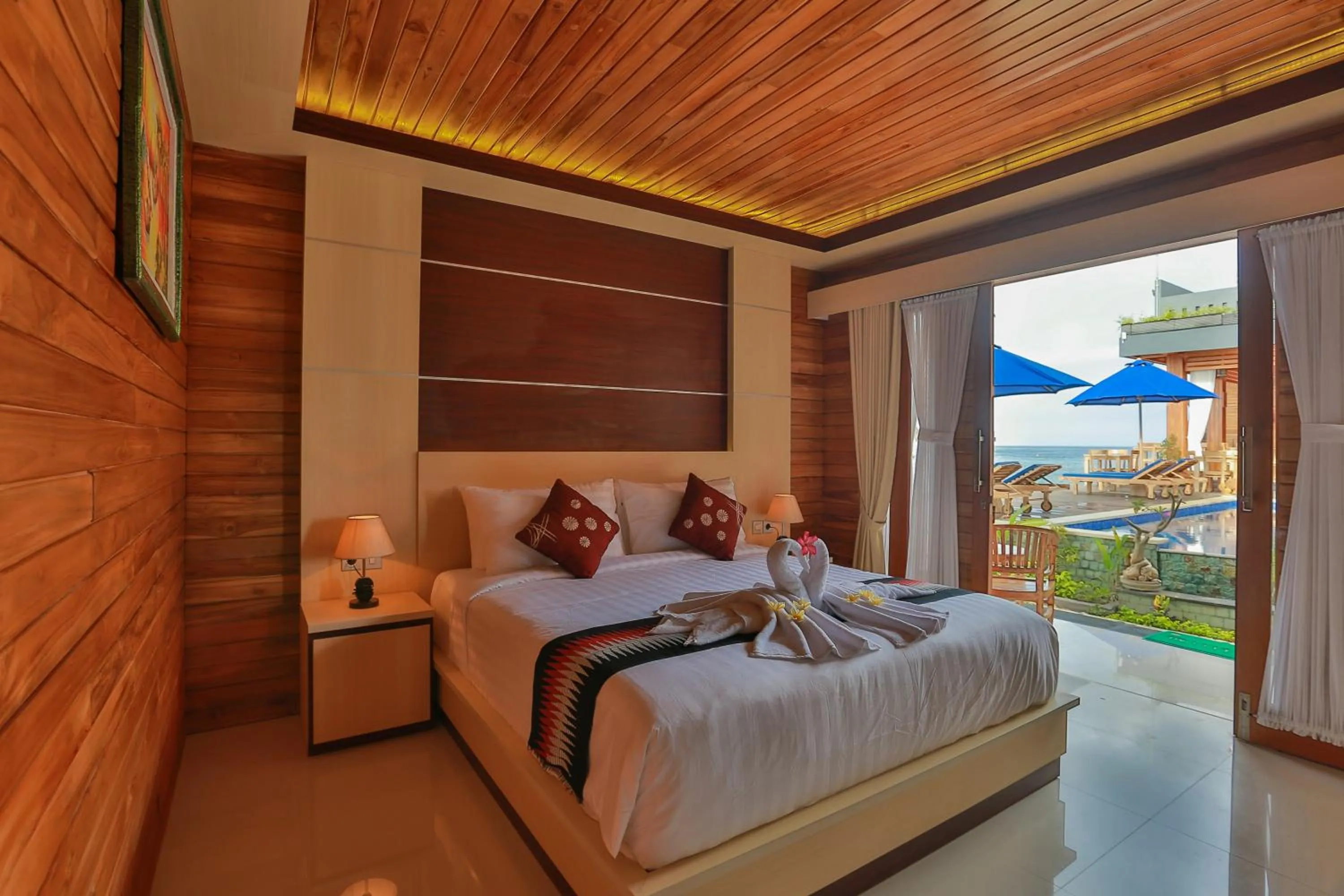 Bedroom, Bed in Sunrise Cottage