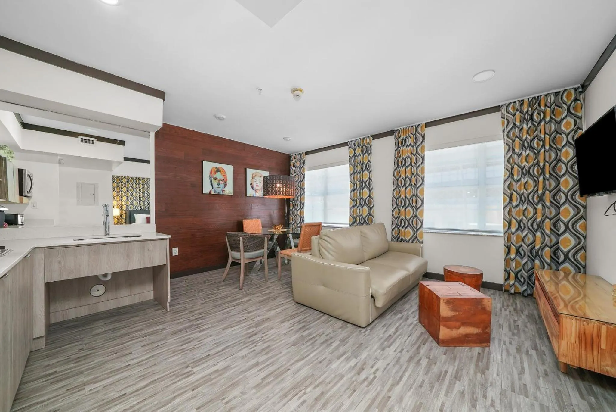 Seating area in Metropole Suites South Beach