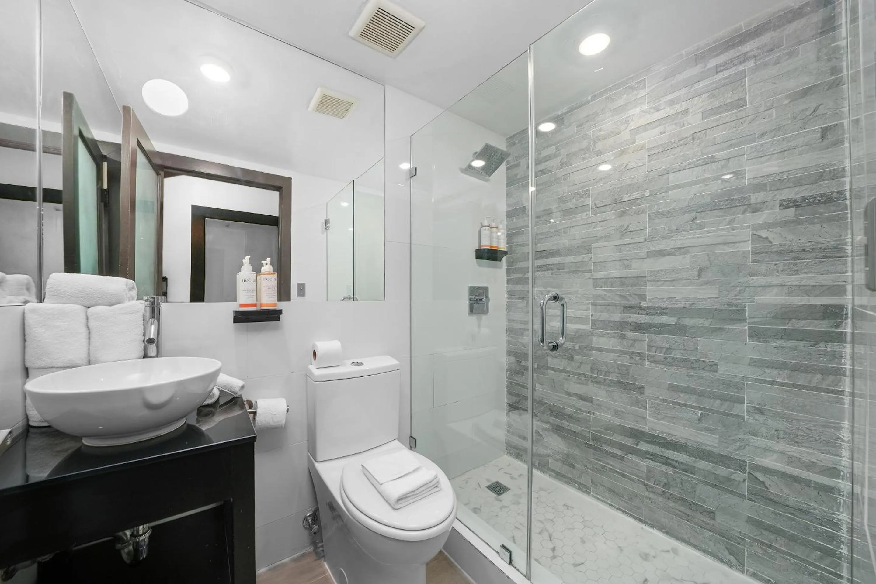 Shower in Metropole Suites South Beach