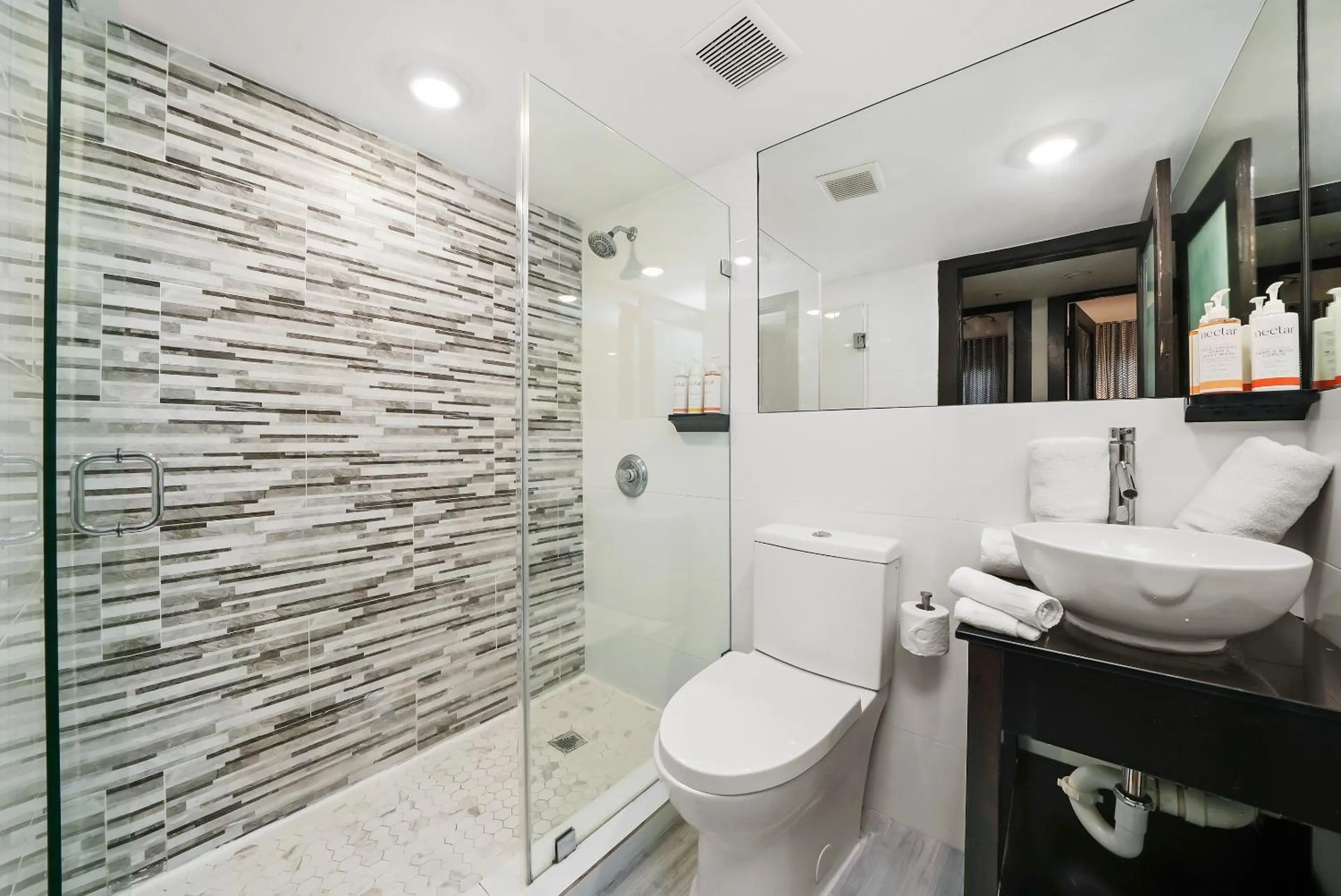 Shower in Metropole Suites South Beach