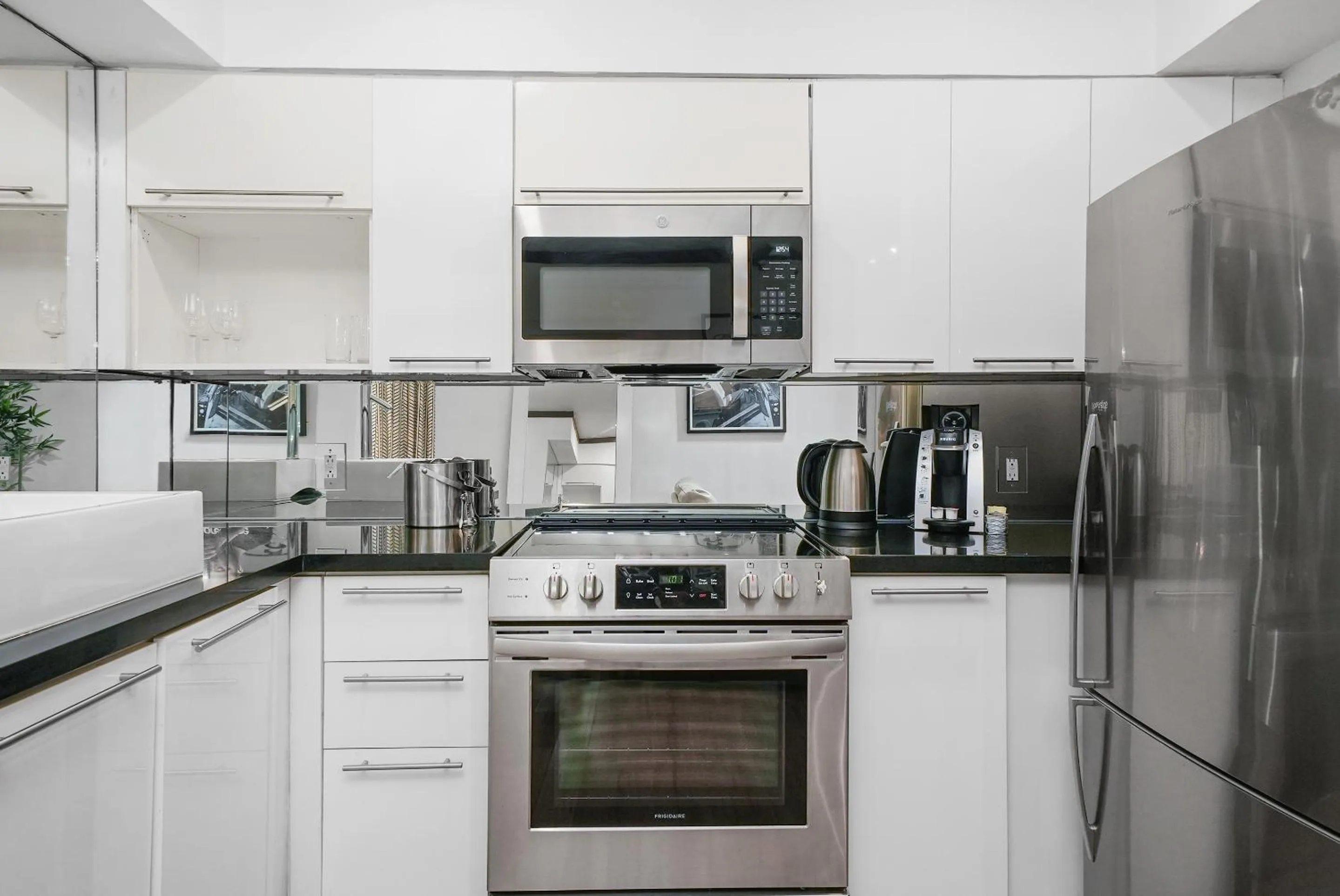 Coffee/tea facilities in Metropole Suites South Beach