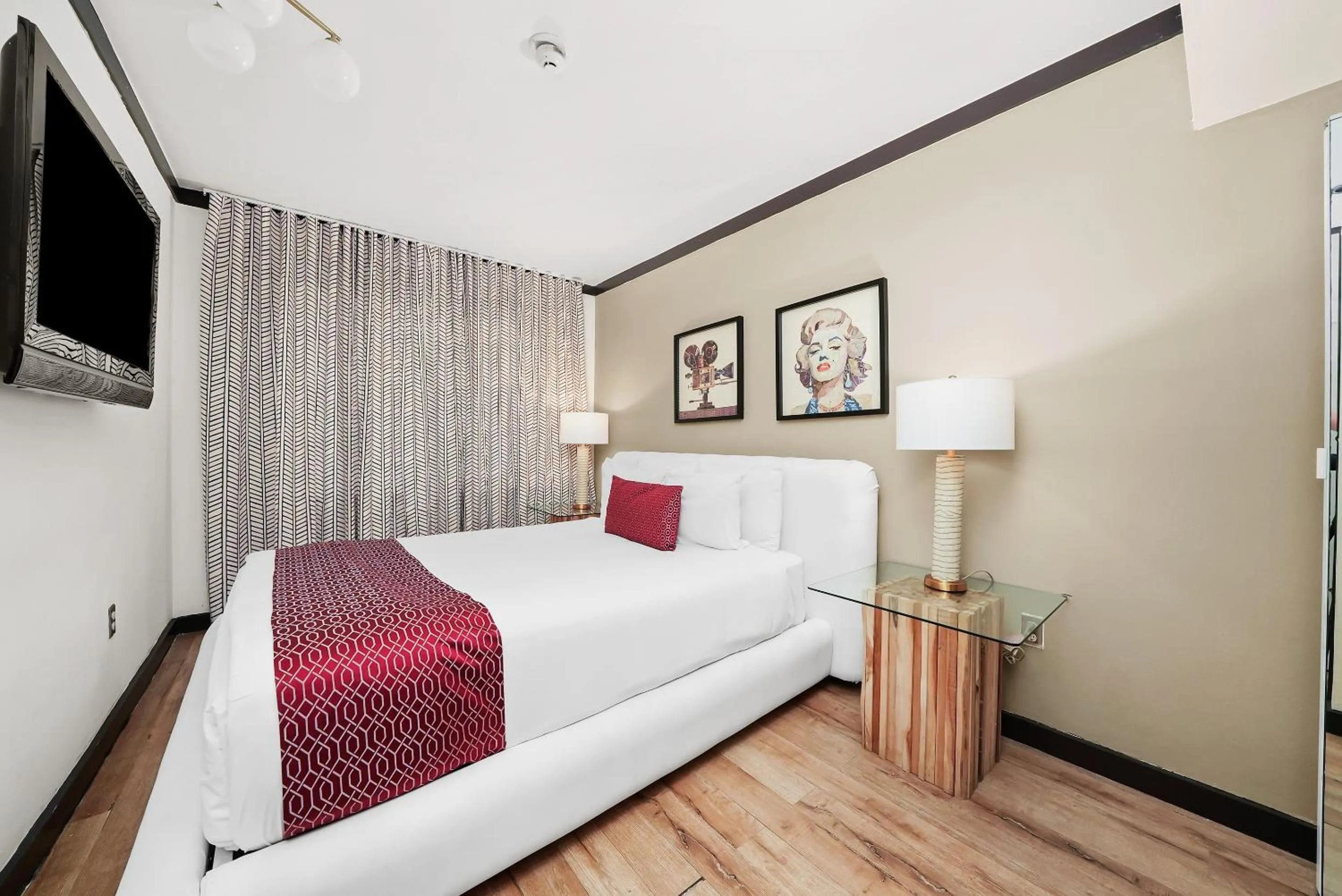 Bed in Metropole Suites South Beach