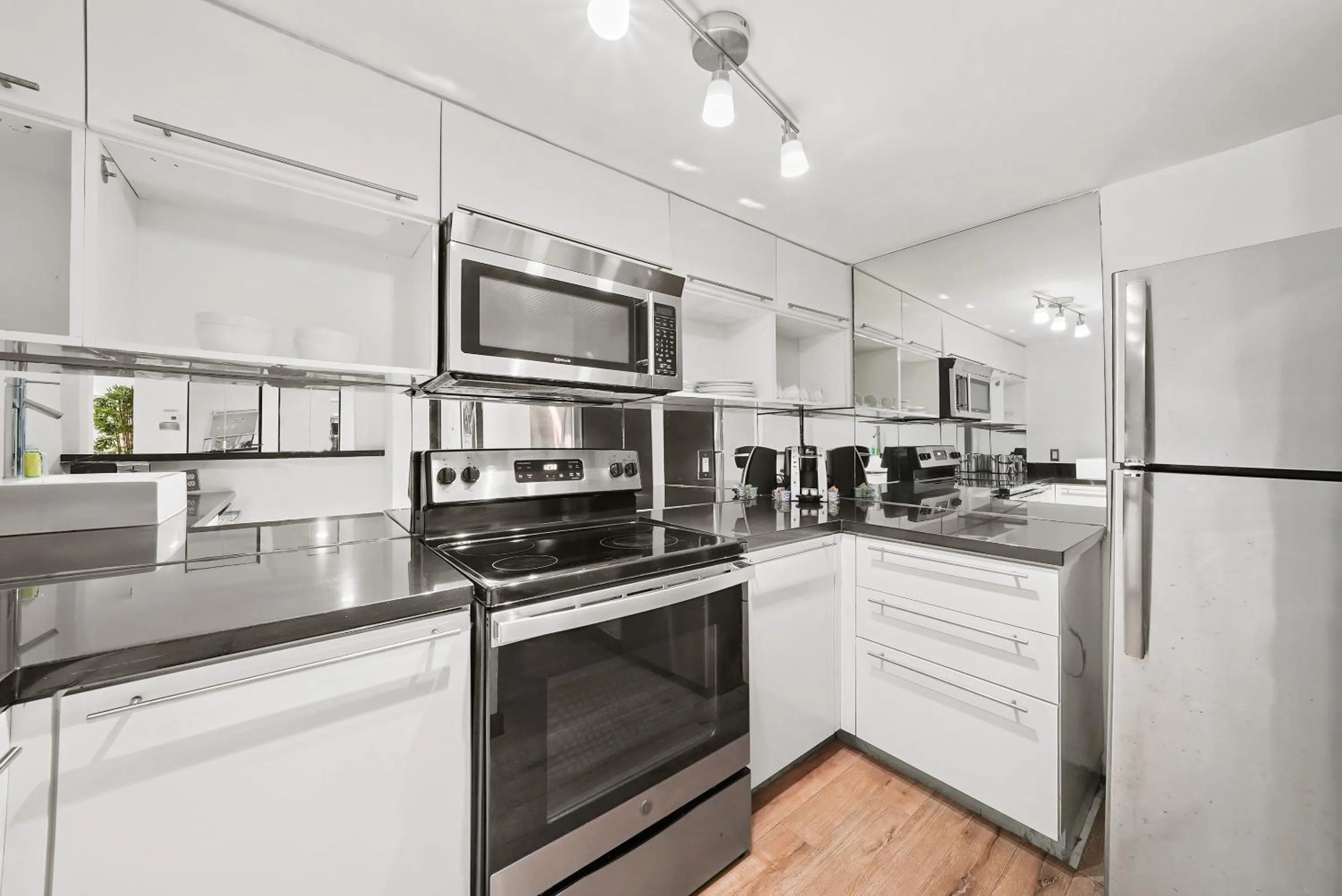 Coffee/tea facilities in Metropole Suites South Beach