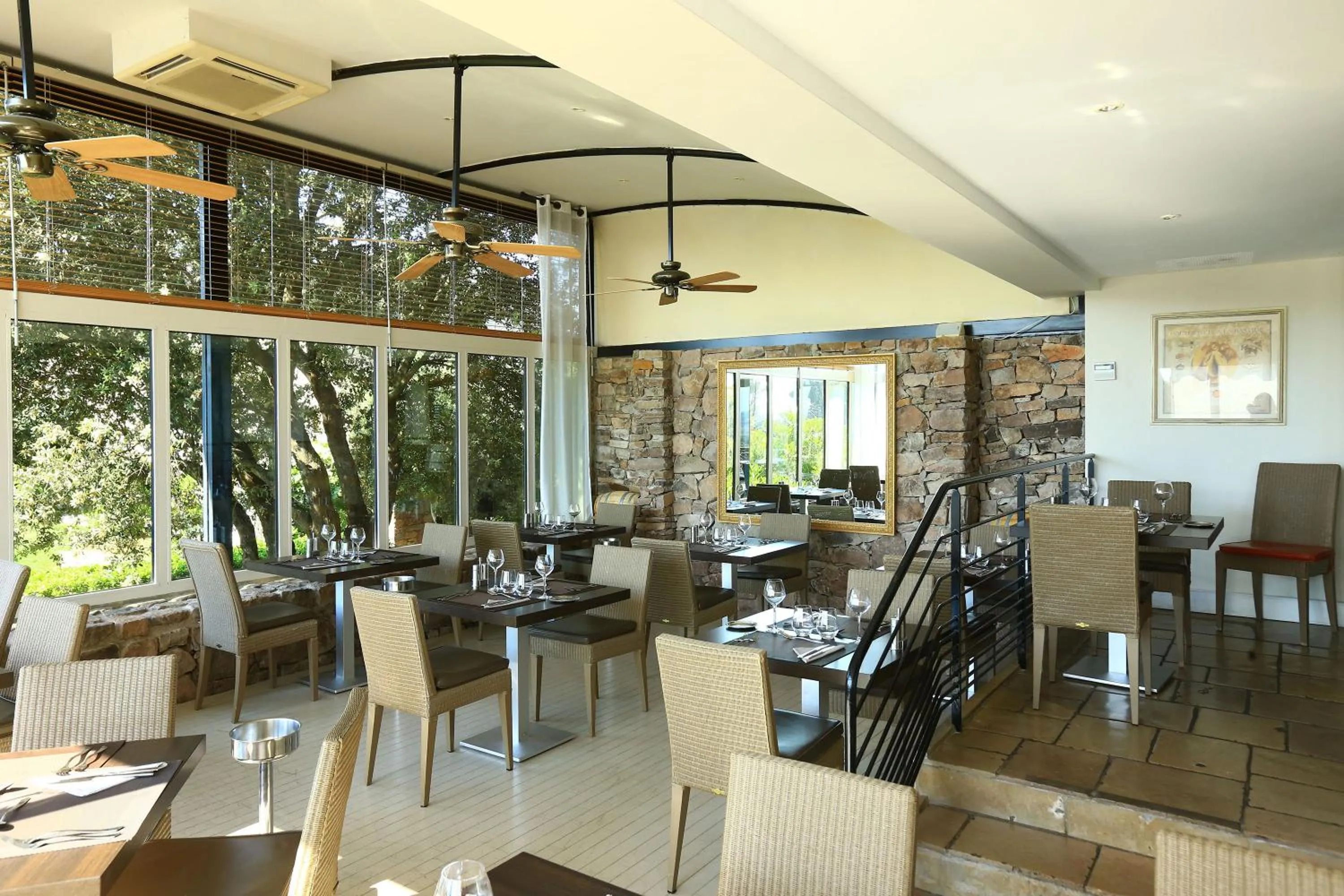 Restaurant/places to eat in Les Appartements et Maisons du Domaine de Saint Endréol Golf & Spa Resort