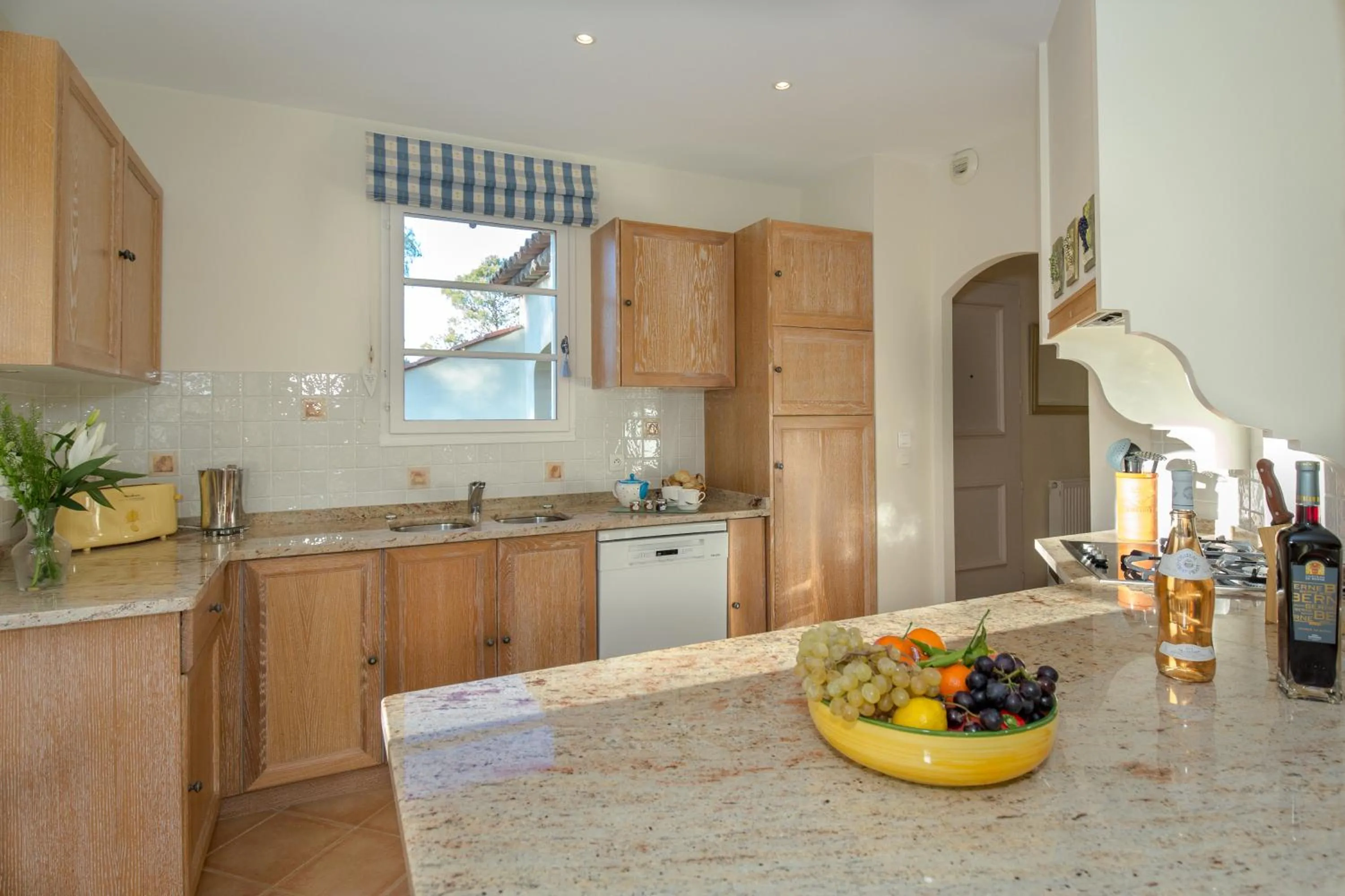 Kitchen or kitchenette in Les Appartements et Maisons du Domaine de Saint Endréol Golf & Spa Resort