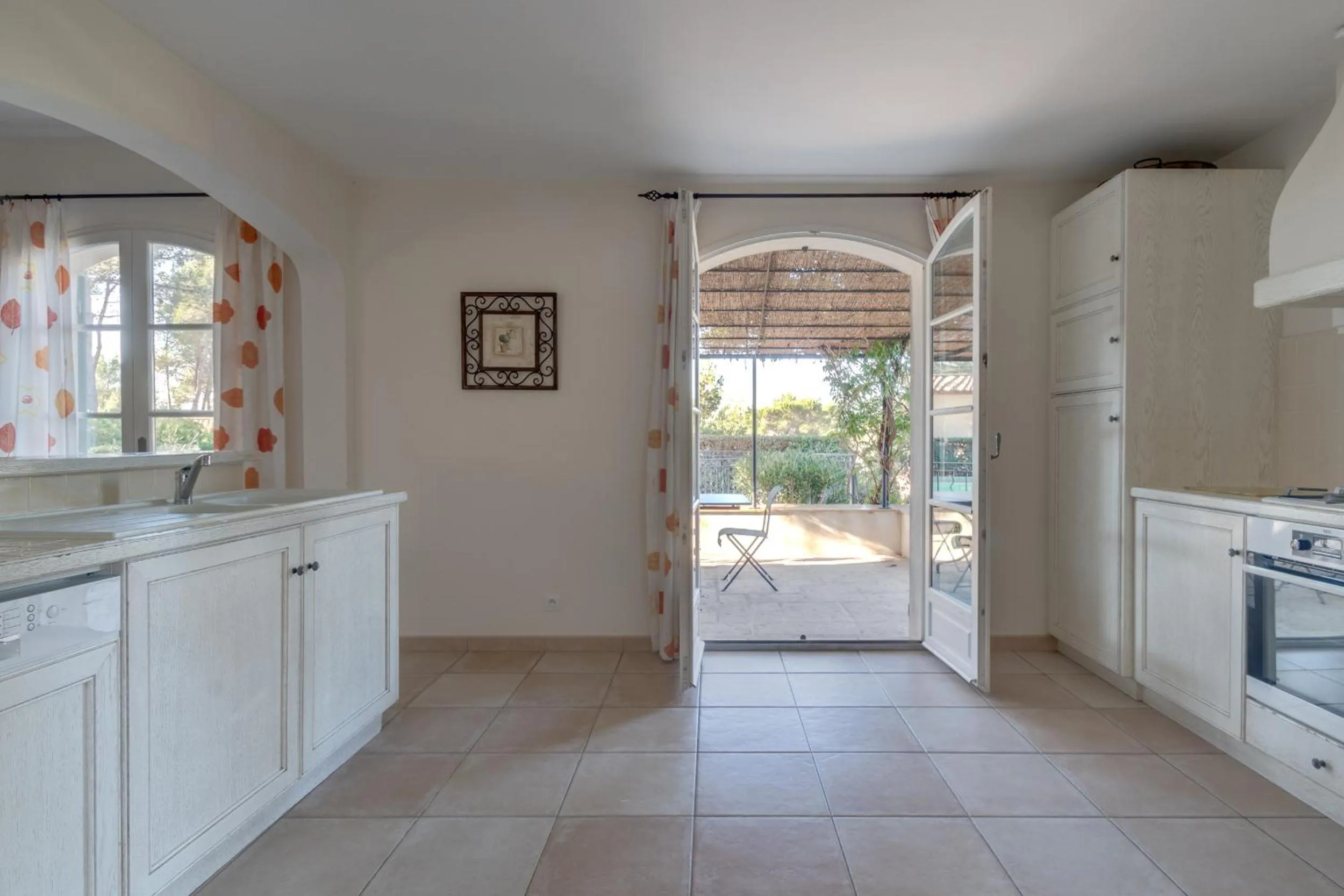 Kitchen or kitchenette in Les Appartements et Maisons du Domaine de Saint Endréol Golf & Spa Resort