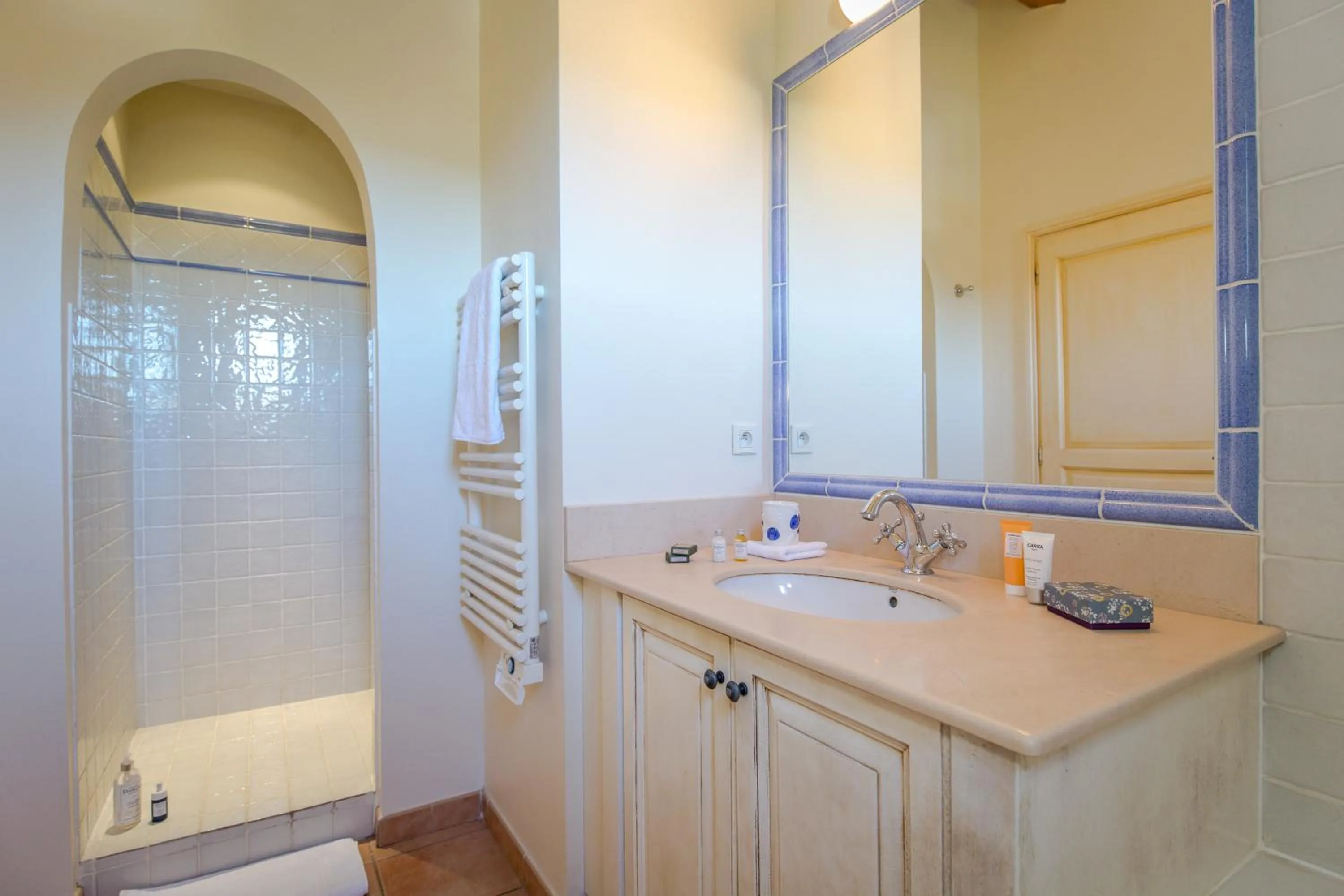 Bathroom in Les Appartements et Maisons du Domaine de Saint Endréol Golf & Spa Resort
