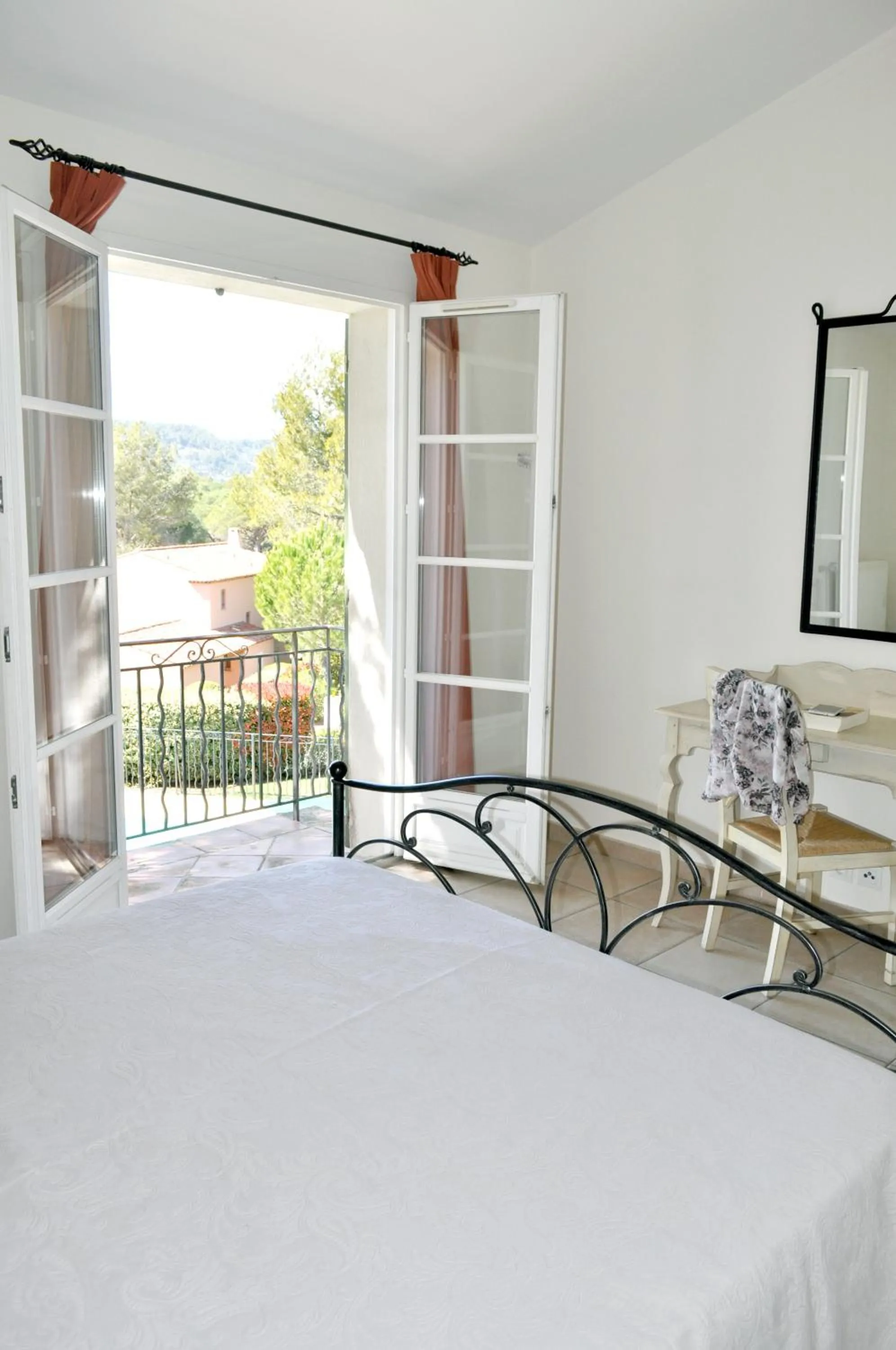 Balcony/Terrace, Bed in Les Appartements et Maisons du Domaine de Saint Endréol Golf & Spa Resort