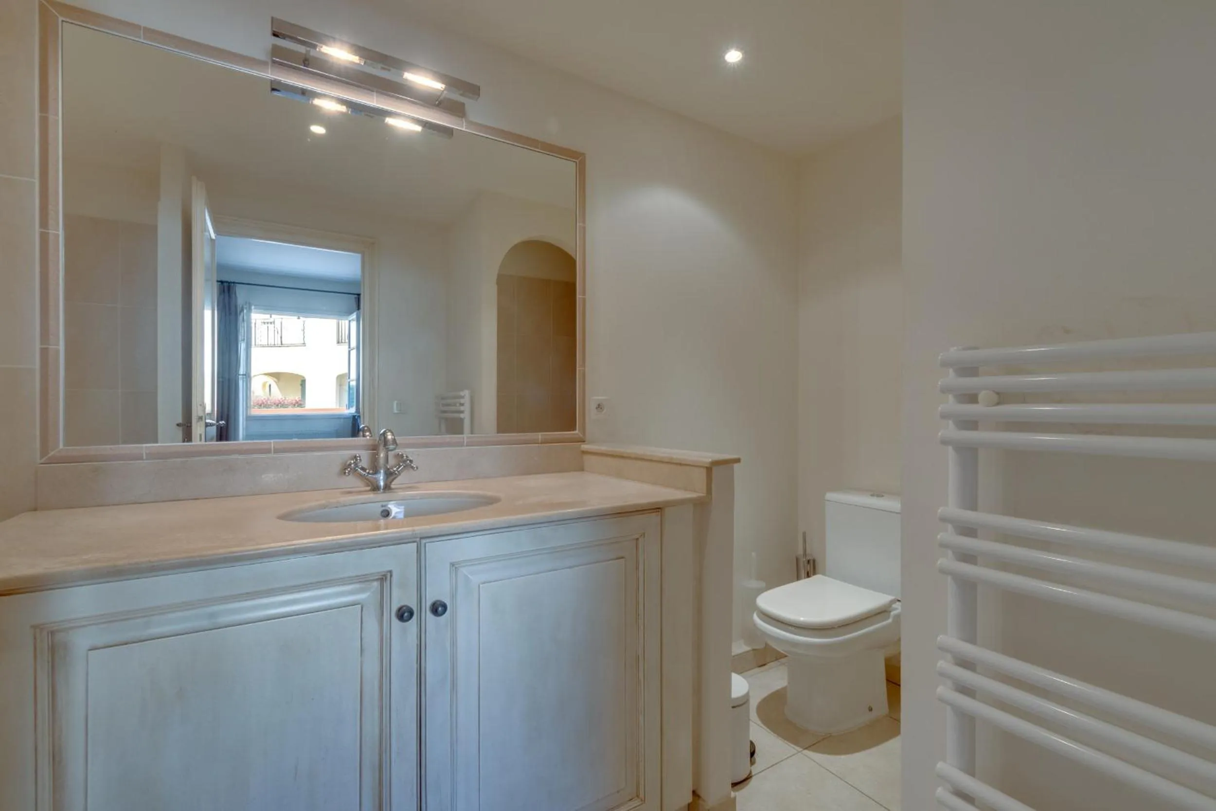 Bathroom in Les Appartements et Maisons du Domaine de Saint Endréol Golf & Spa Resort