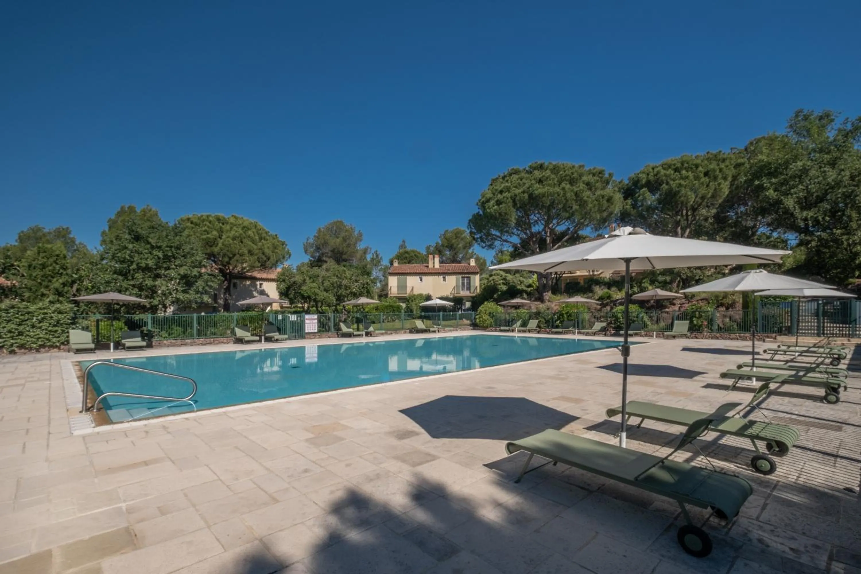 Swimming pool in Les Appartements et Maisons du Domaine de Saint Endréol Golf & Spa Resort