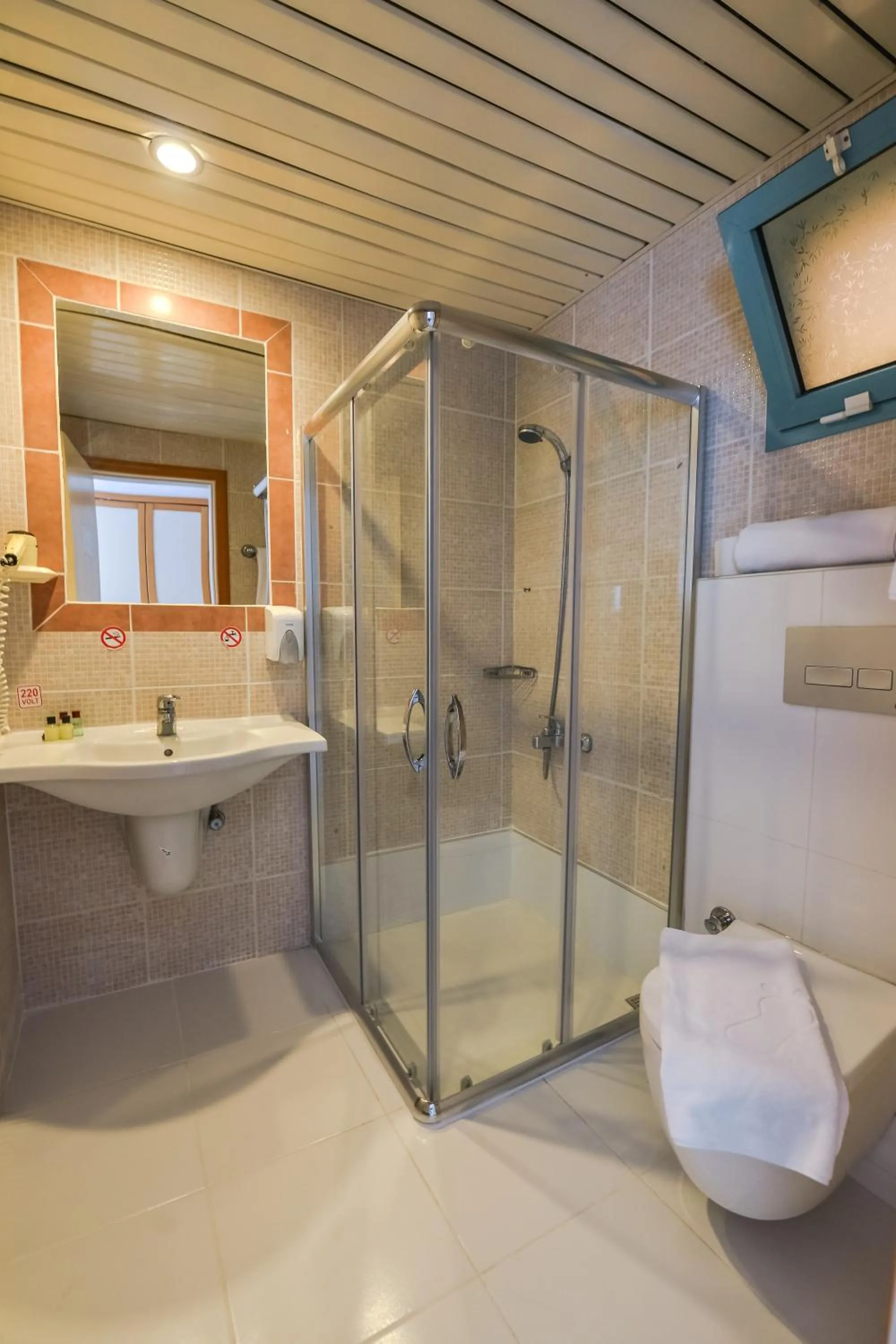 Shower in Rebin Beach Hotel