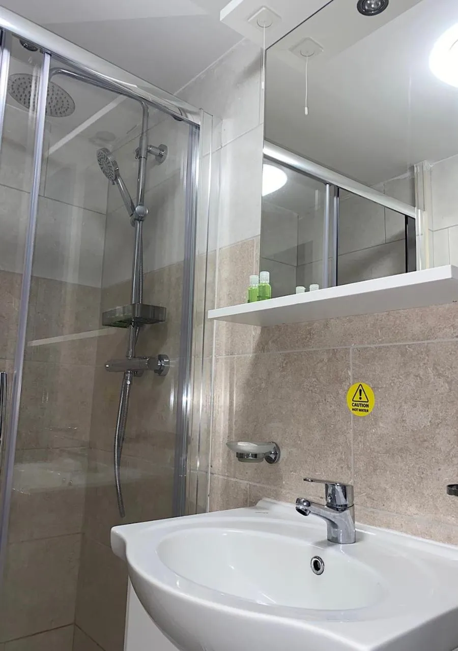 Shower in The Town Hotel