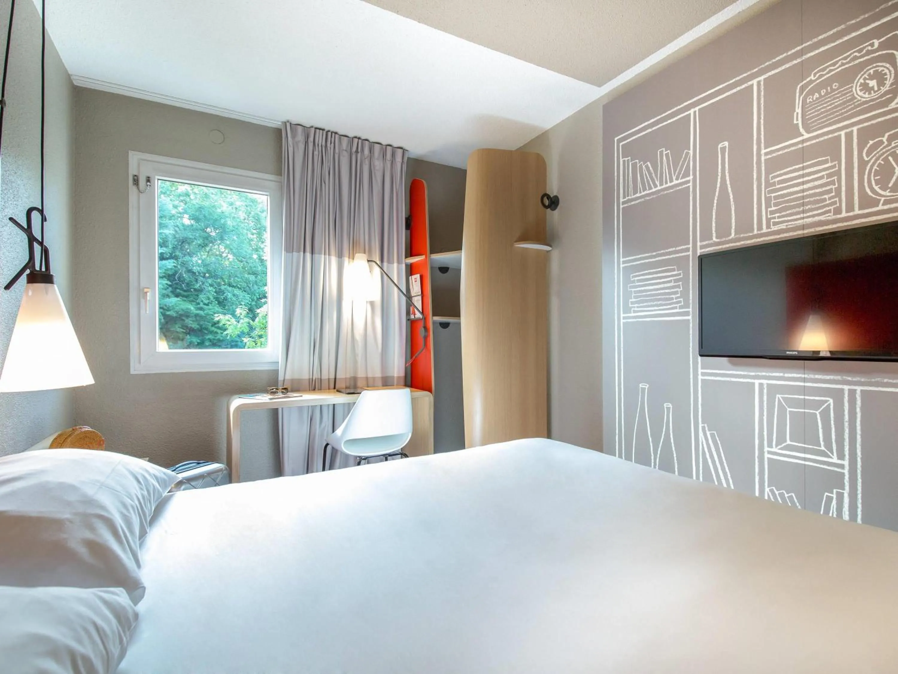 Bedroom, Bed in ibis Brignoles Provence Verte