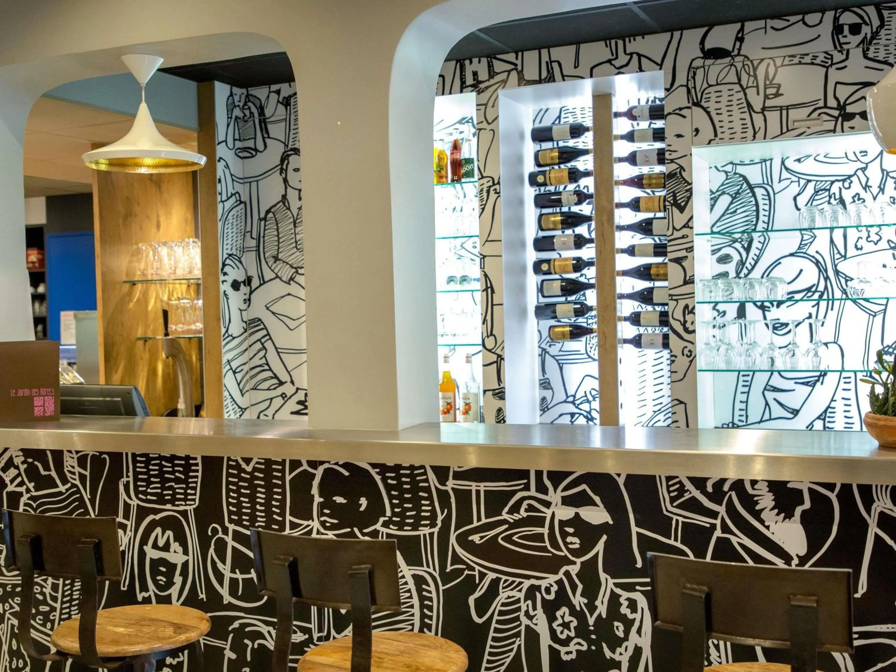 Lounge or bar in ibis Brignoles Provence Verte