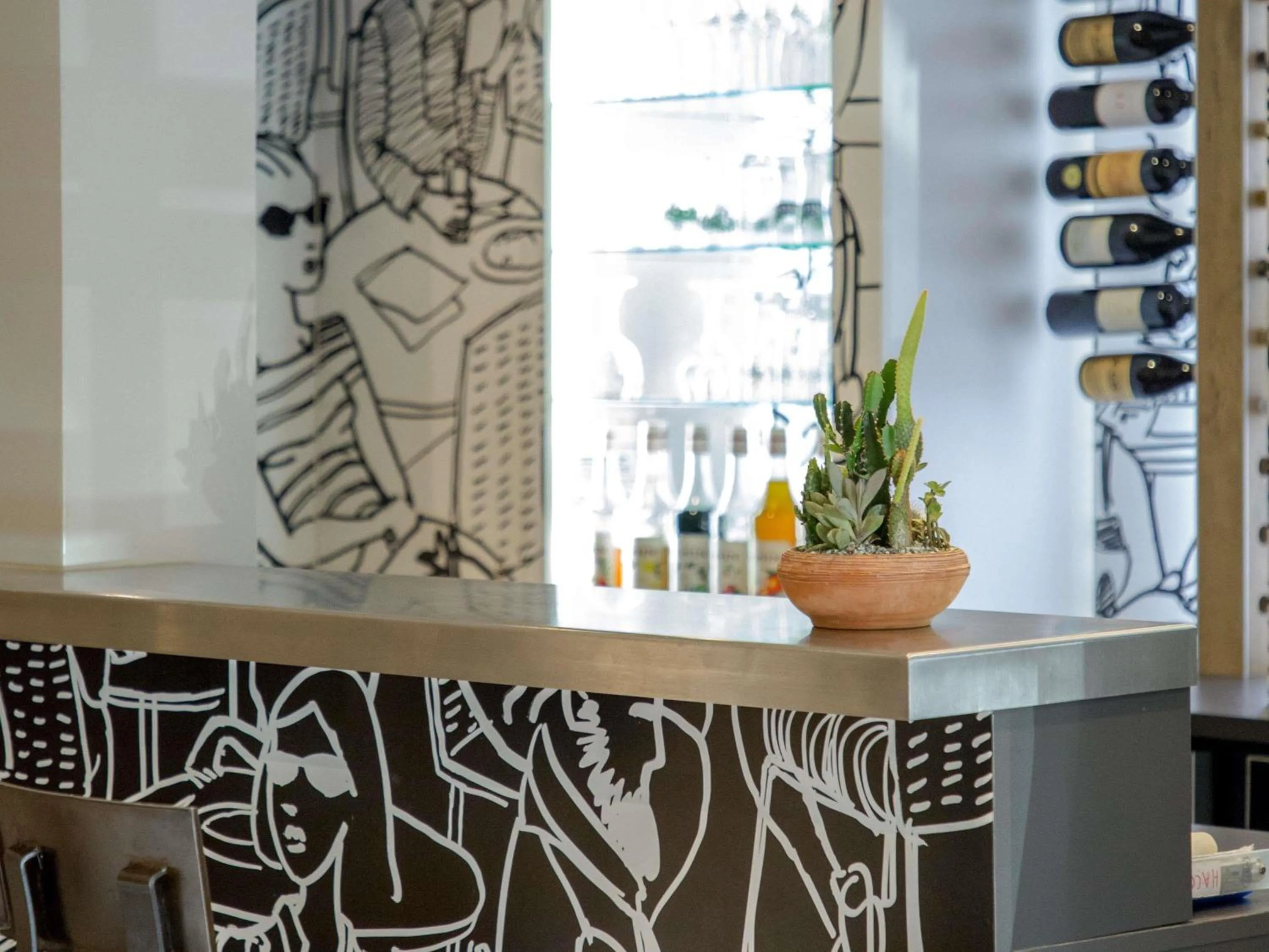 Lounge or bar in ibis Brignoles Provence Verte