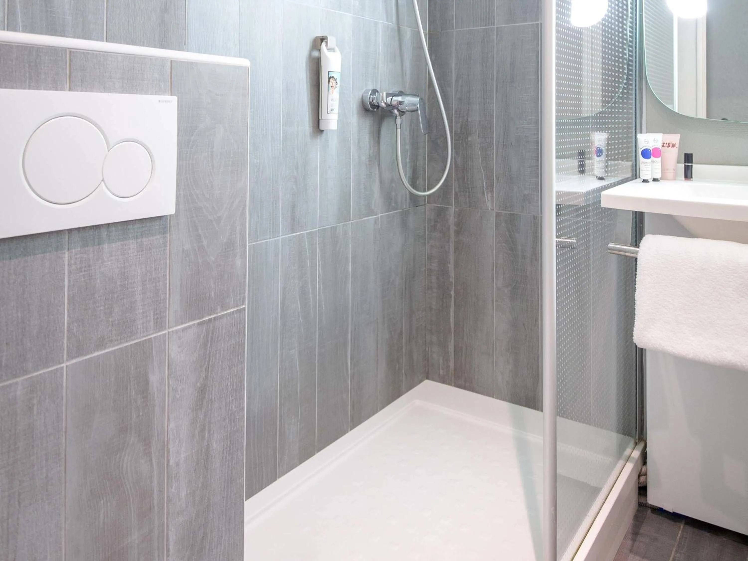 Bedroom in ibis Brignoles Provence Verte