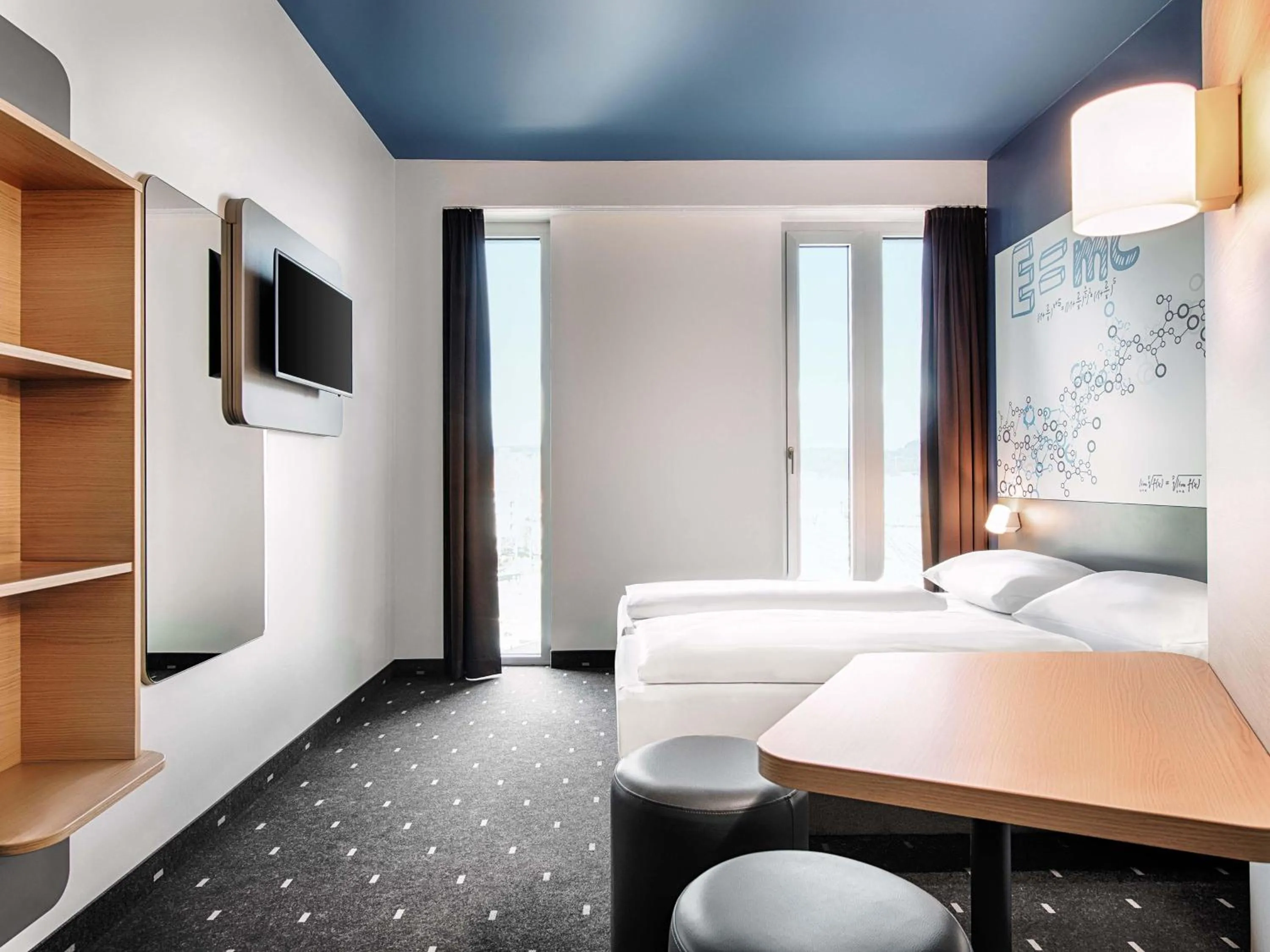 Bed in B&B Hotel Ulm