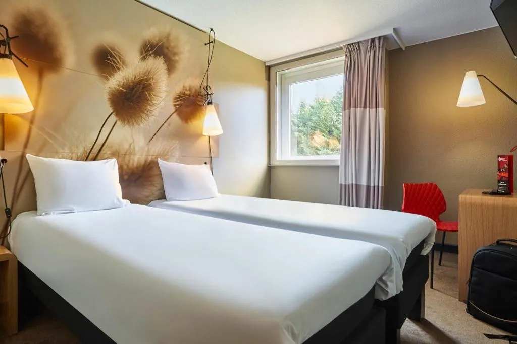 Bed in ibis Paris Marne la Vallee Emerainville