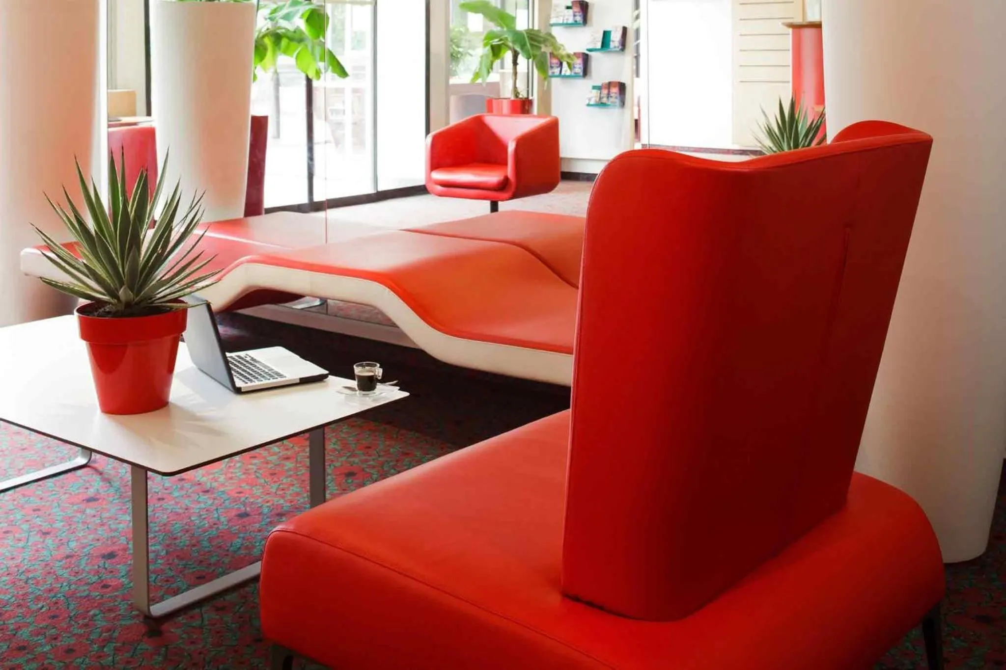 Lounge or bar in ibis Paris Marne la Vallee Emerainville