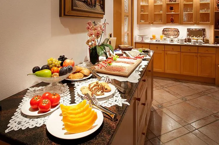 Food and drinks in Garni Residence Soraiser