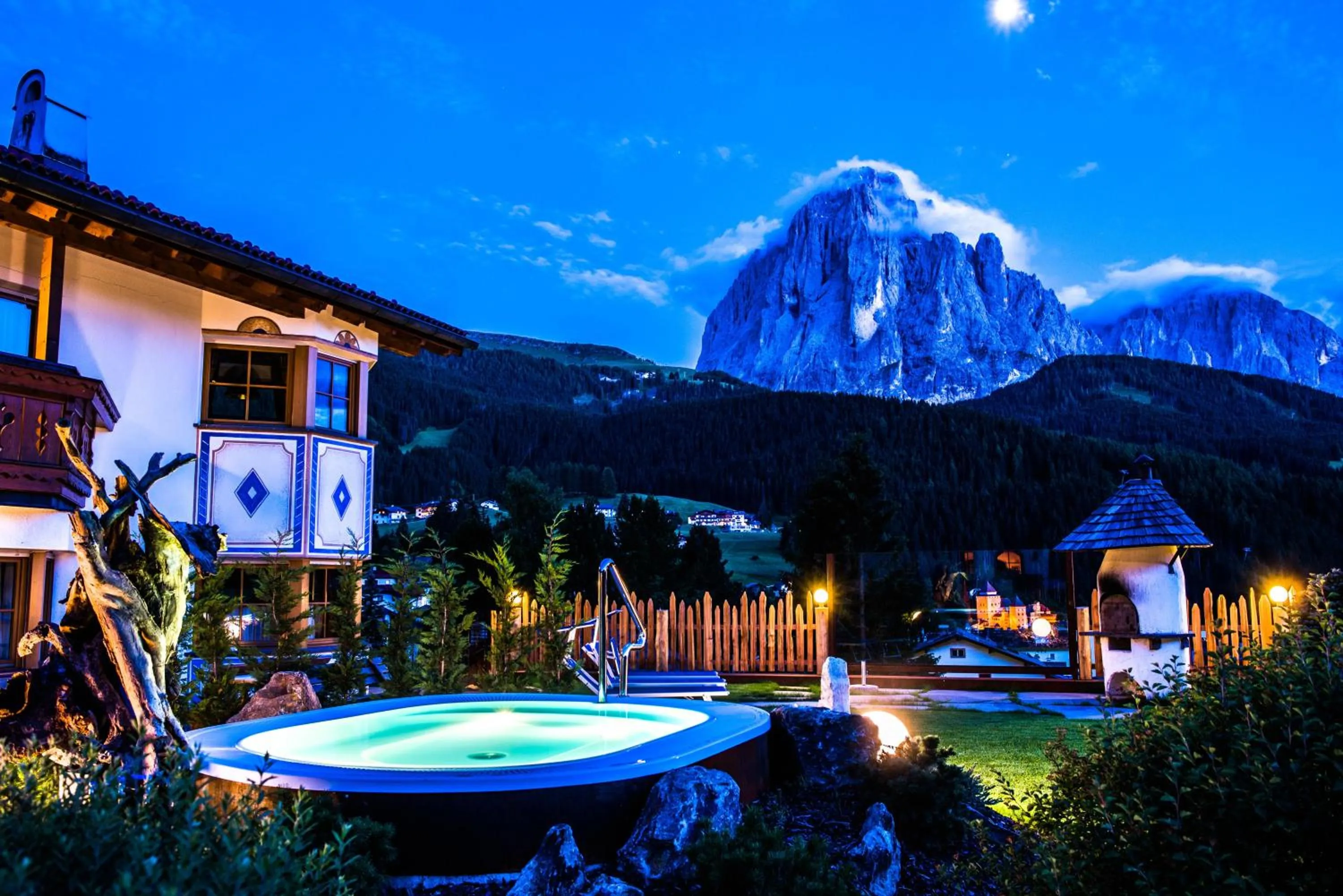 Night in Garni Residence Soraiser