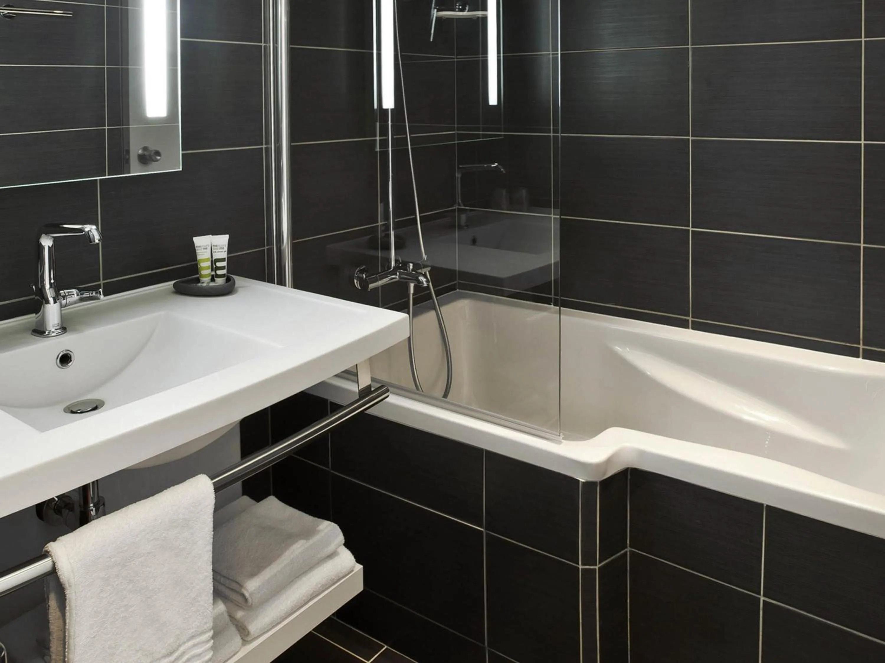 Bedroom in Mercure Tours Nord