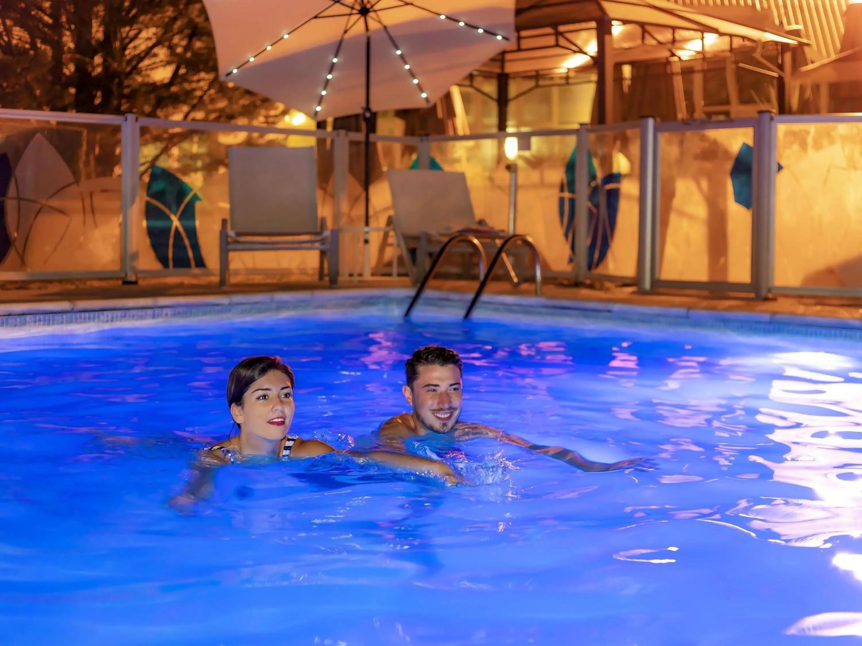 Pool view in Mercure Tours Nord