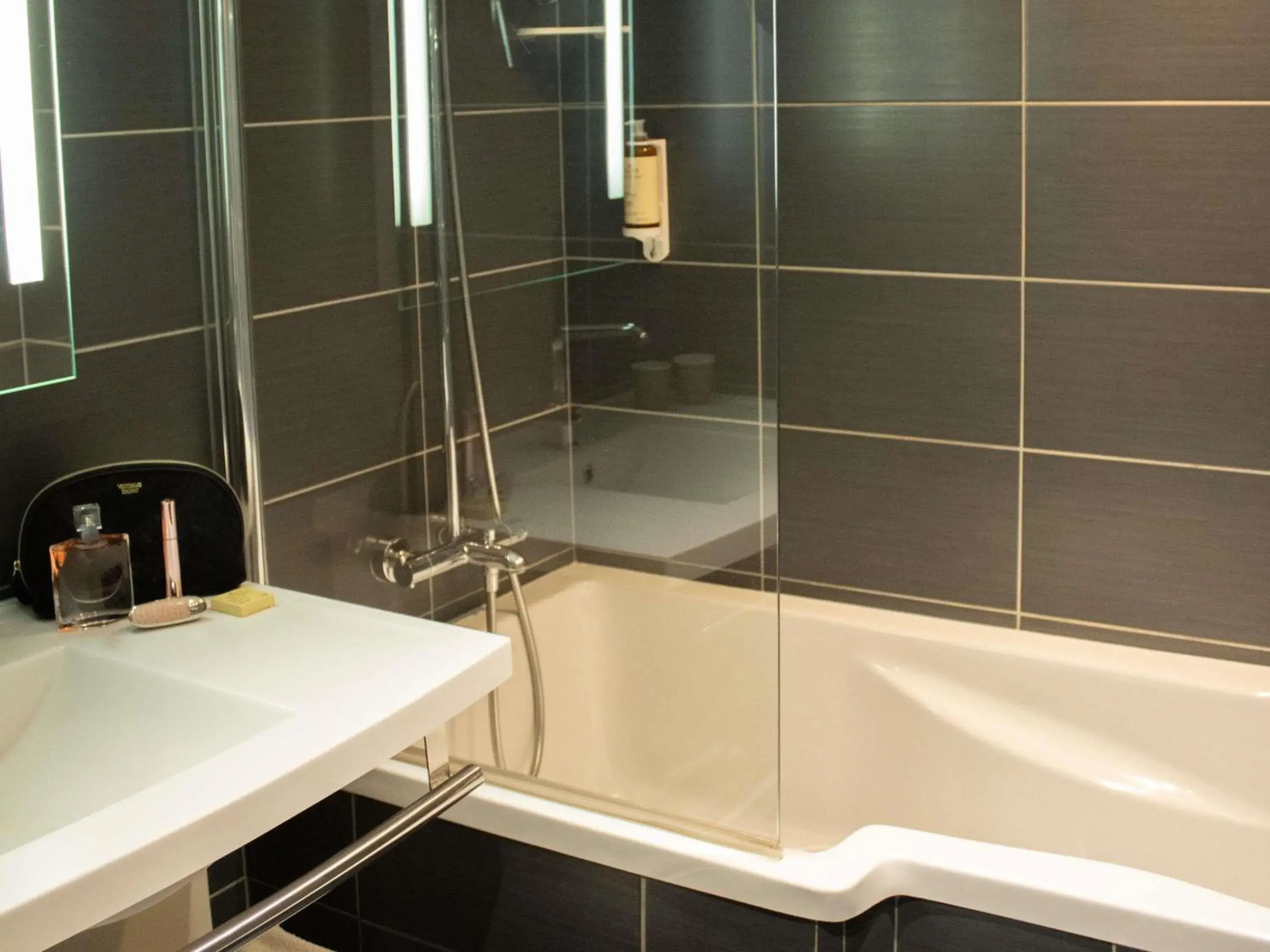 Privilege Double Room with Sofa Bed in Mercure Tours Nord Privilege Double Room with Sofa Bed in Mercure Tours Nord