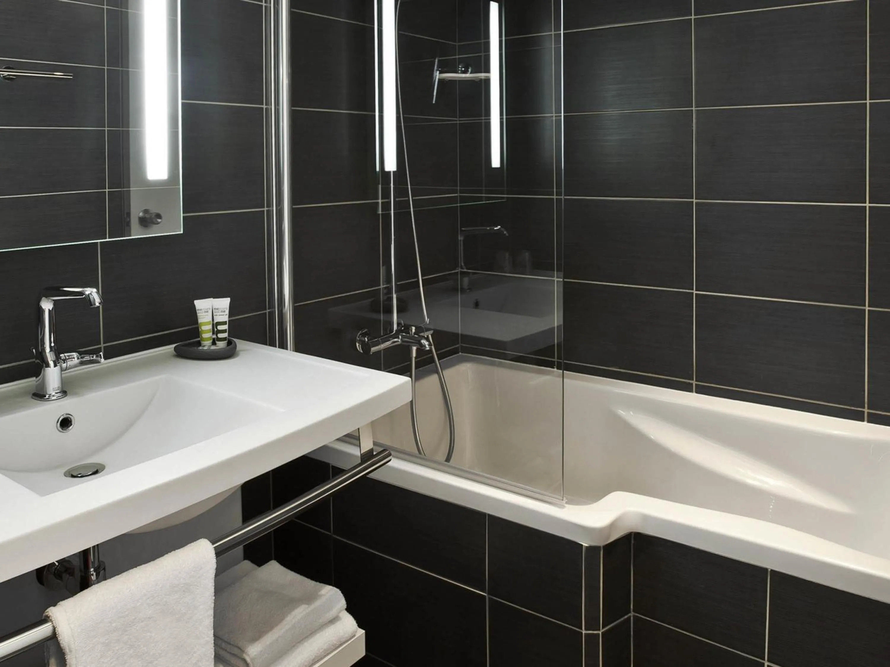 Bedroom in Mercure Tours Nord