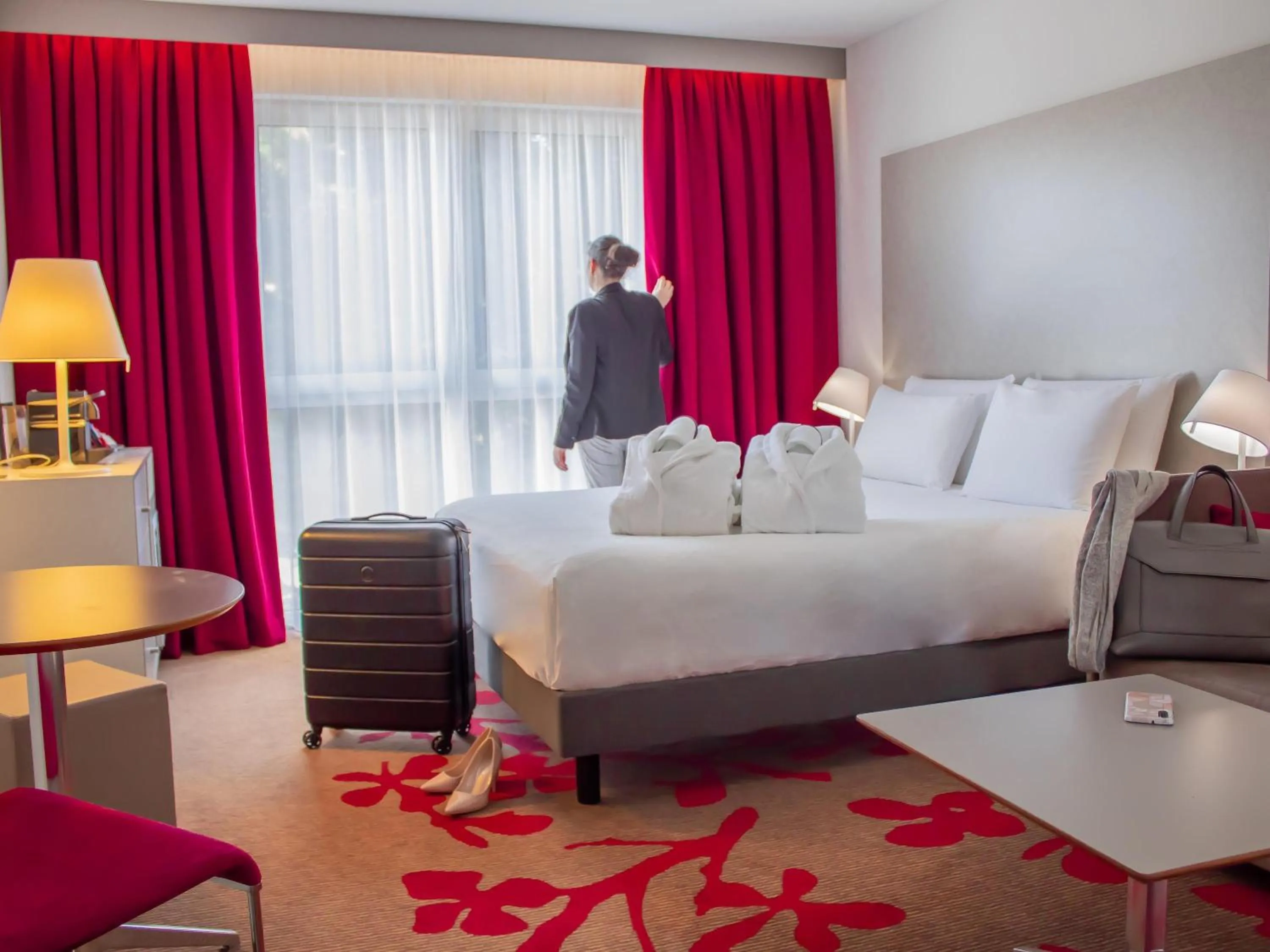 Bedroom, Bed in Mercure Tours Nord