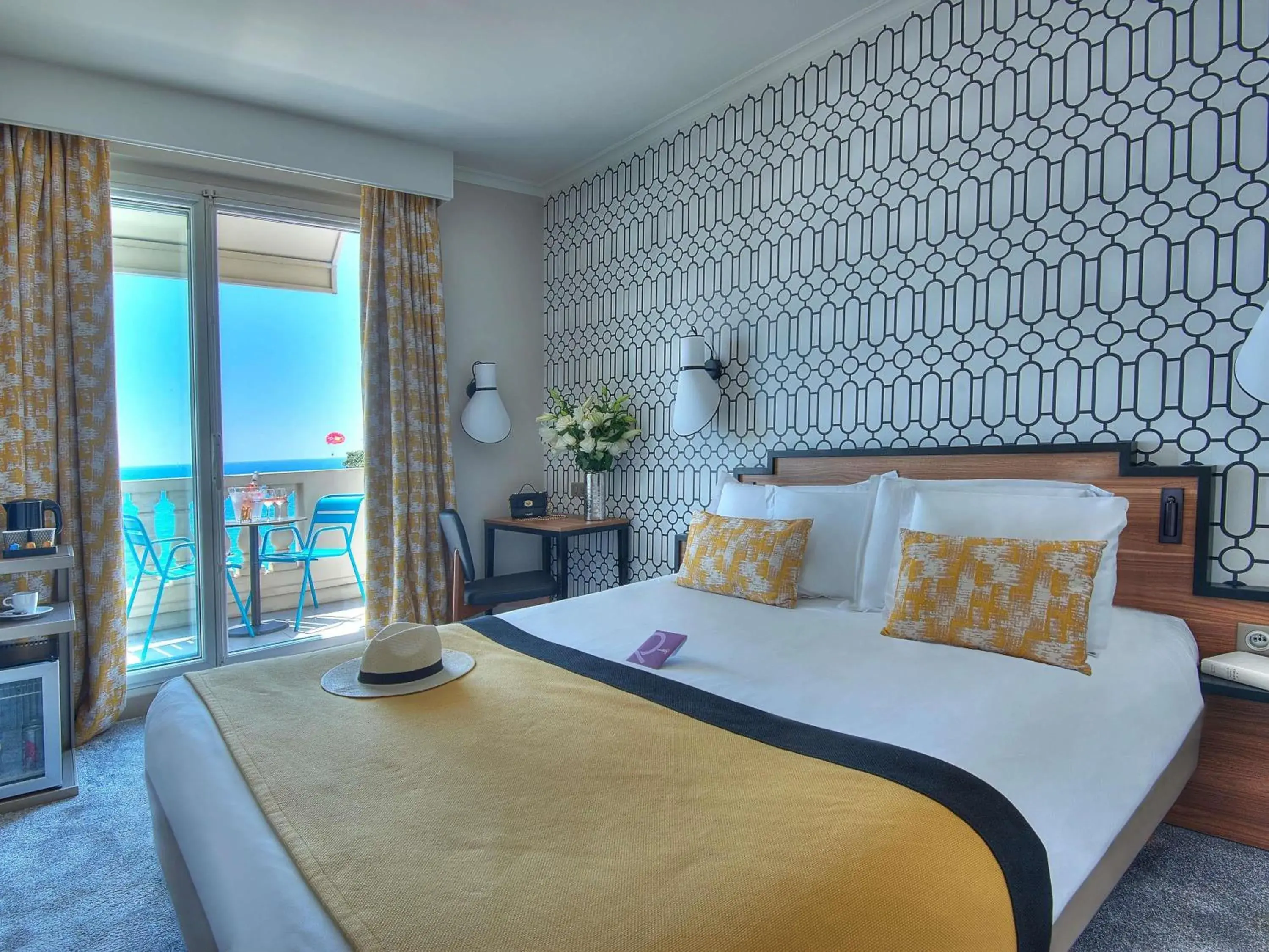 Superior Double Room with Ocean View in Mercure Nice Marché Aux Fleurs Superior Double Room with Ocean View in Mercure Nice Marché Aux Fleurs