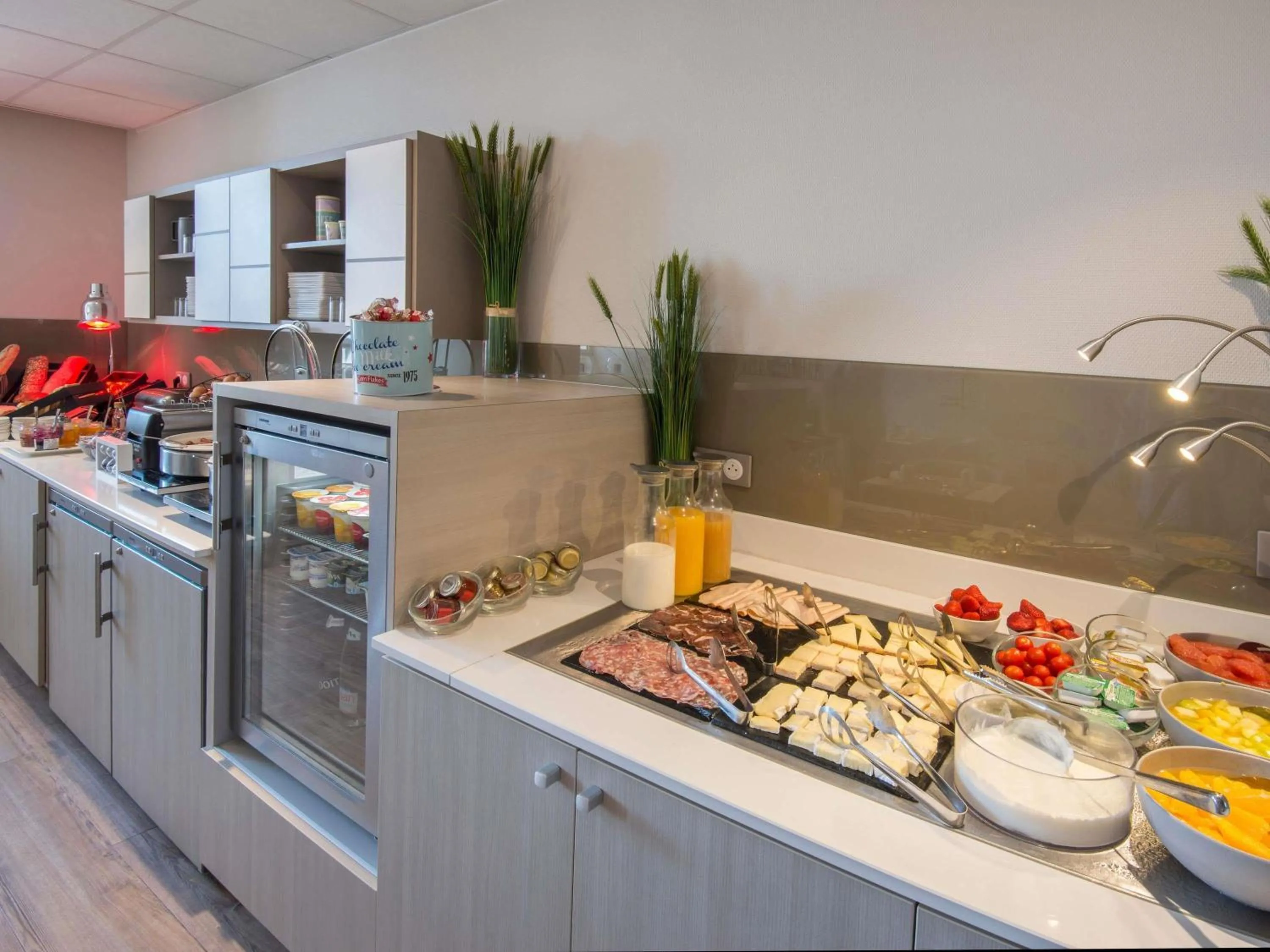 Property building in Mercure Nice Marché Aux Fleurs