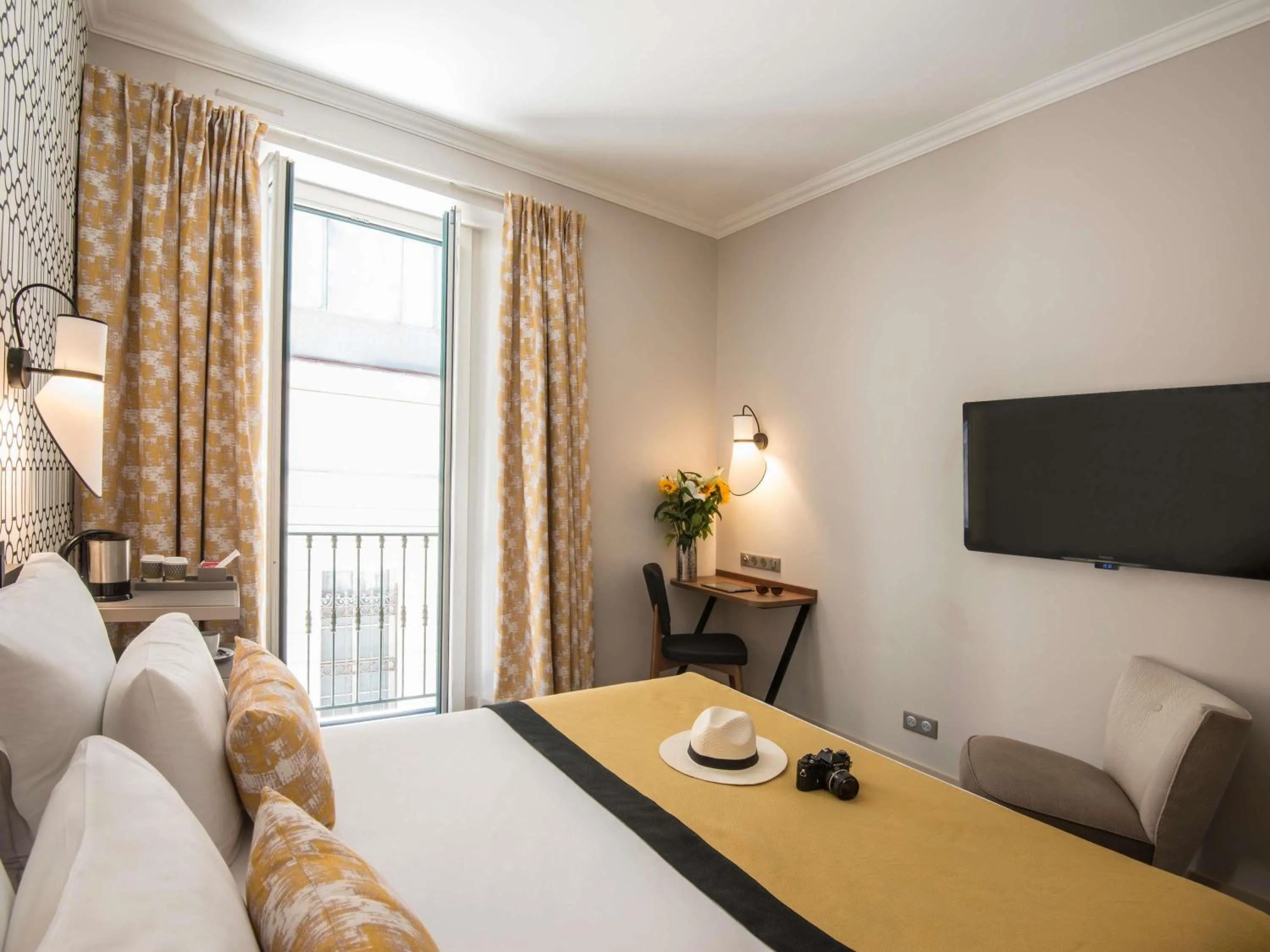 Bedroom, Bed in Mercure Nice Marché Aux Fleurs