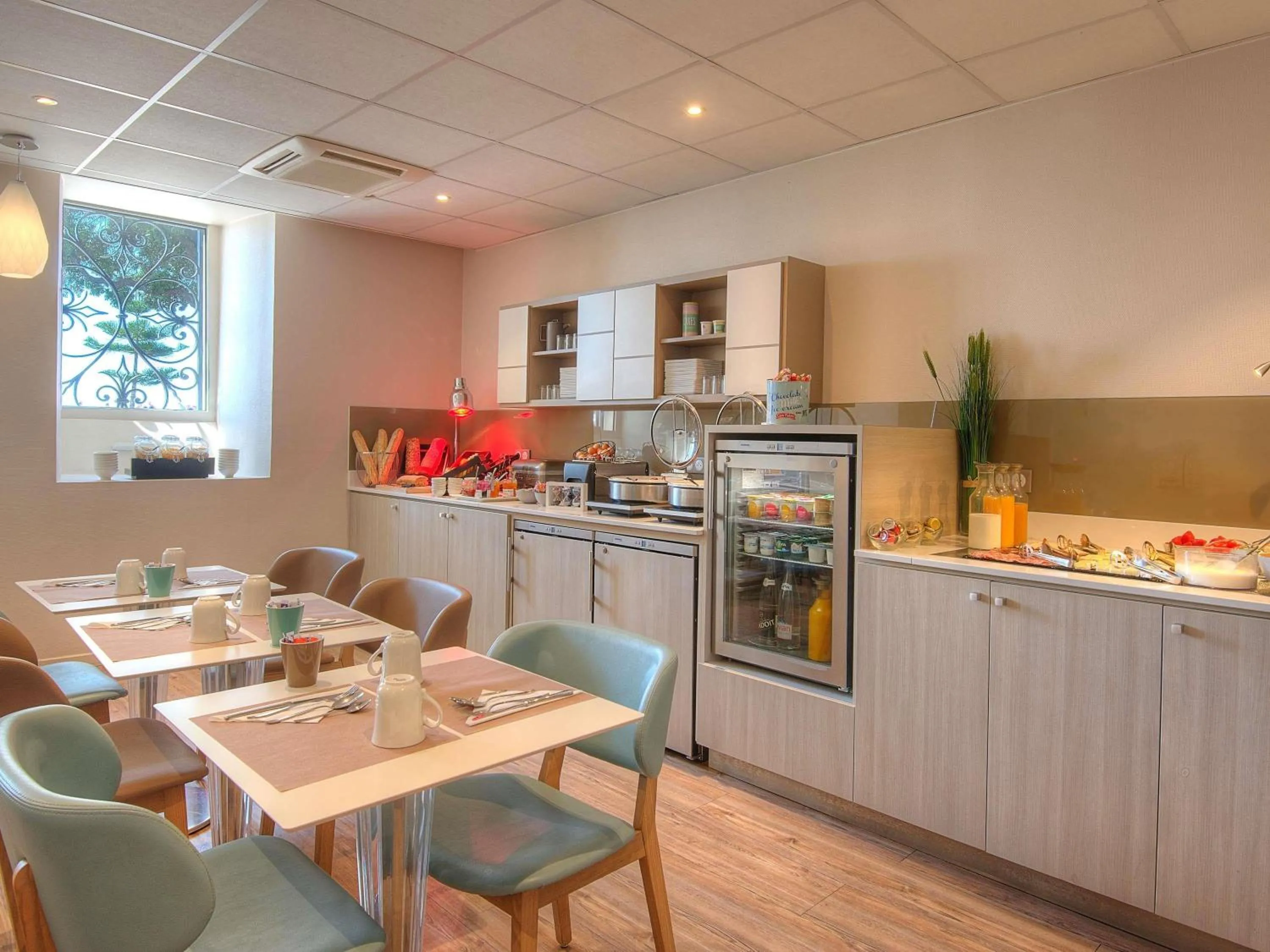 Property building in Mercure Nice Marché Aux Fleurs