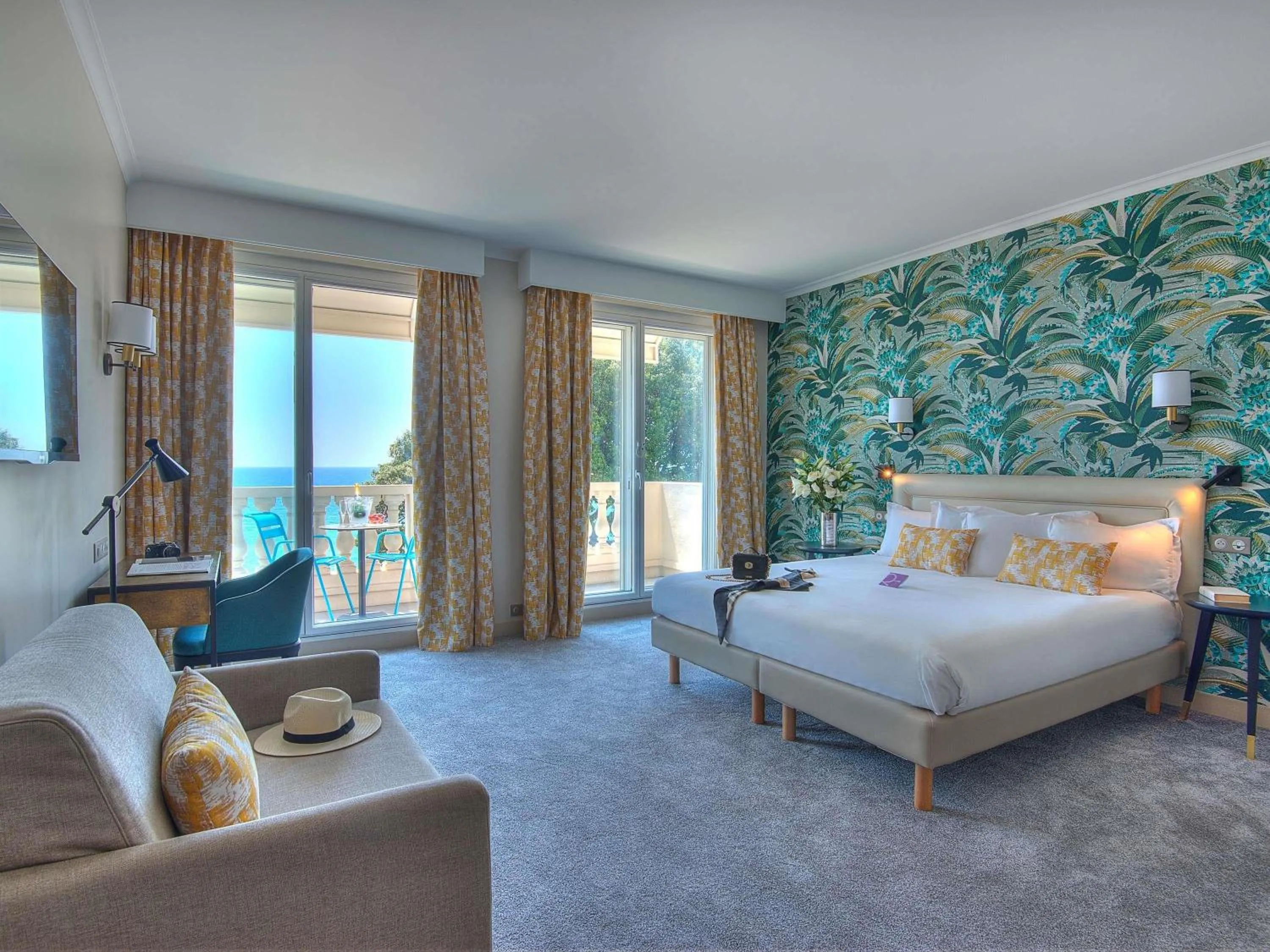 Property building, Bed in Mercure Nice Marché Aux Fleurs