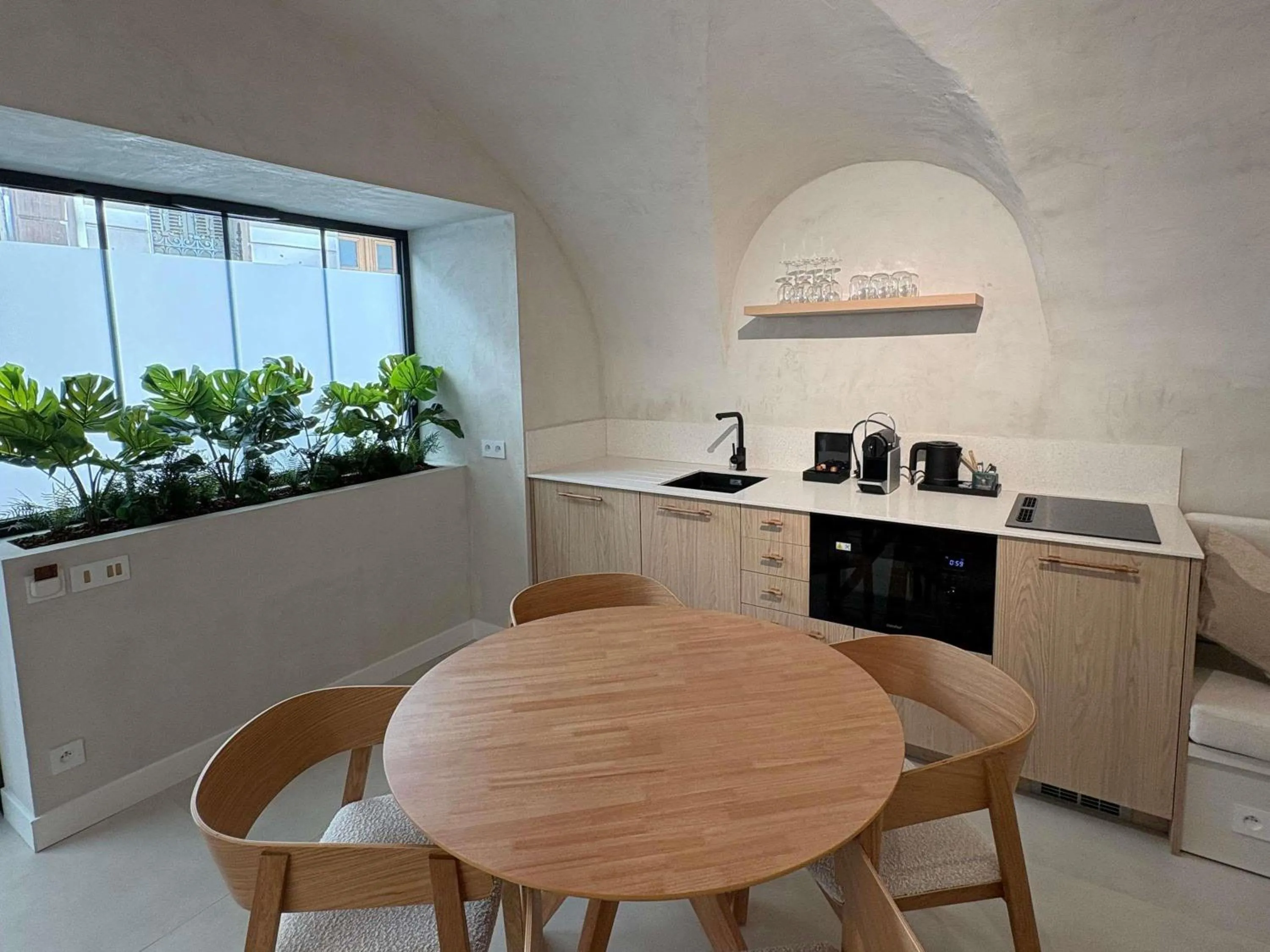 Bedroom in Mercure Nice Marché Aux Fleurs