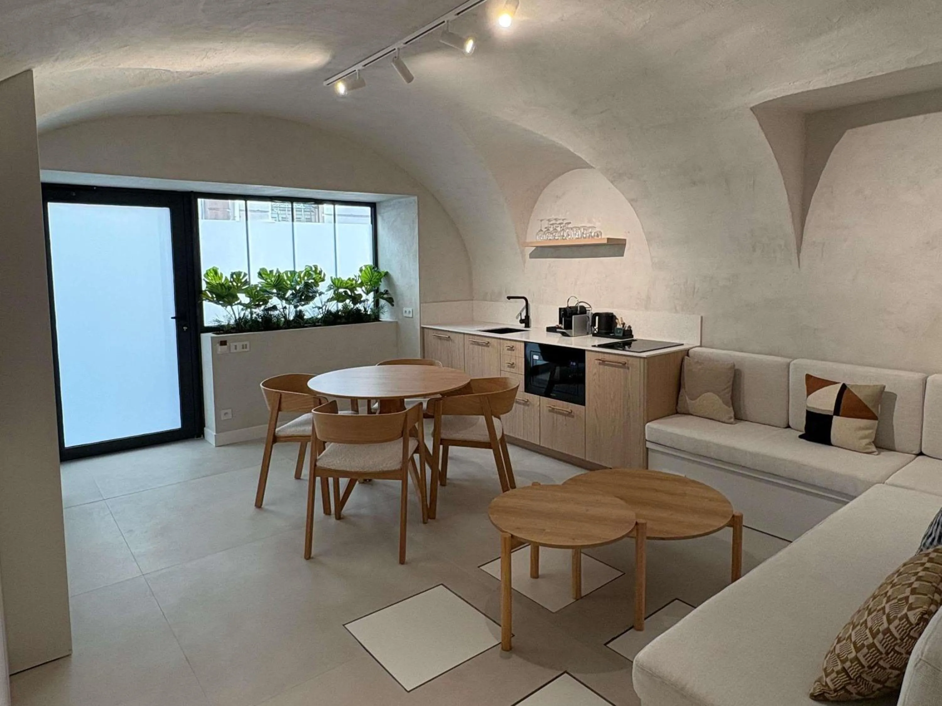 Bedroom in Mercure Nice Marché Aux Fleurs