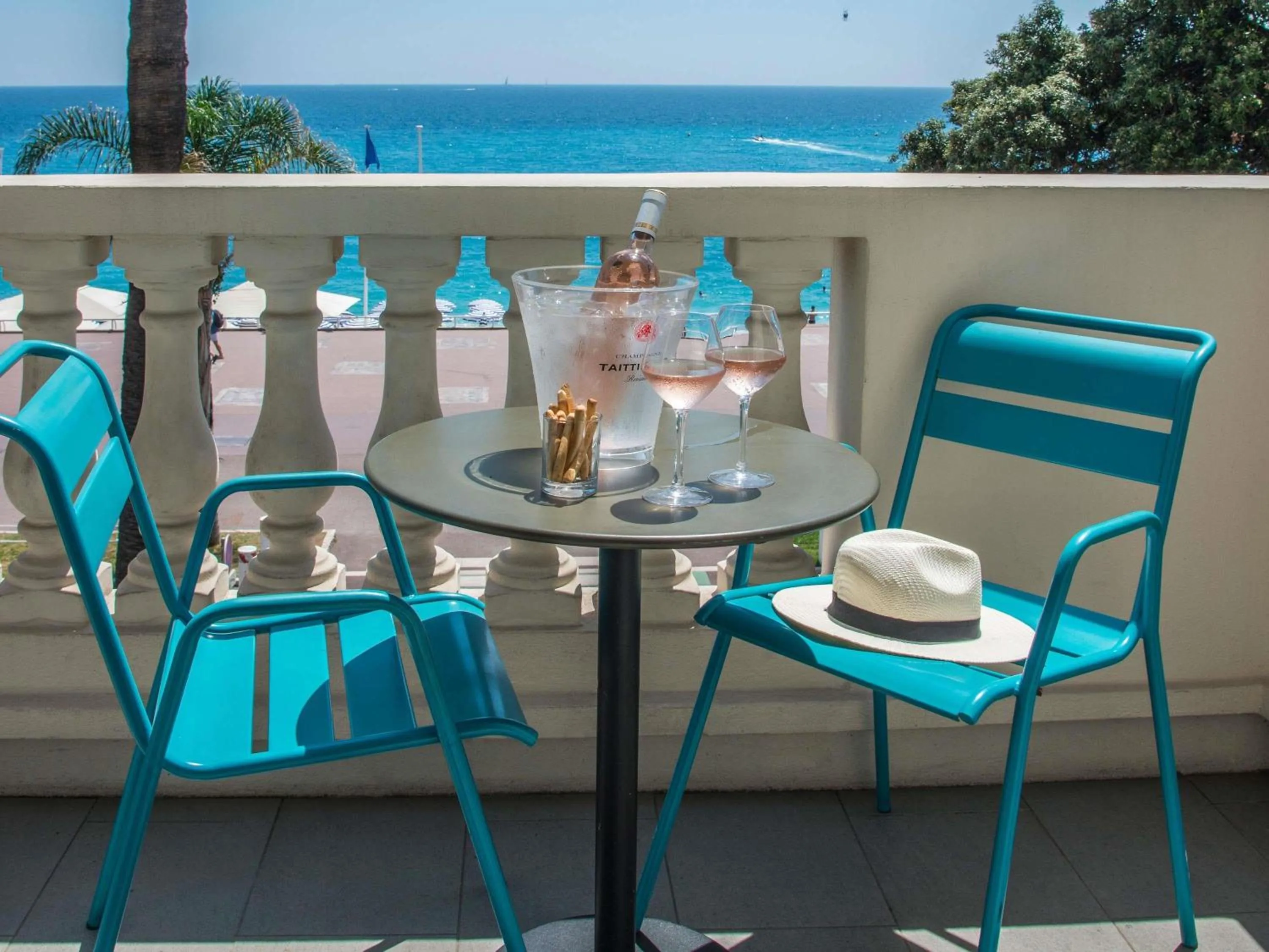 Property building in Mercure Nice Marché Aux Fleurs