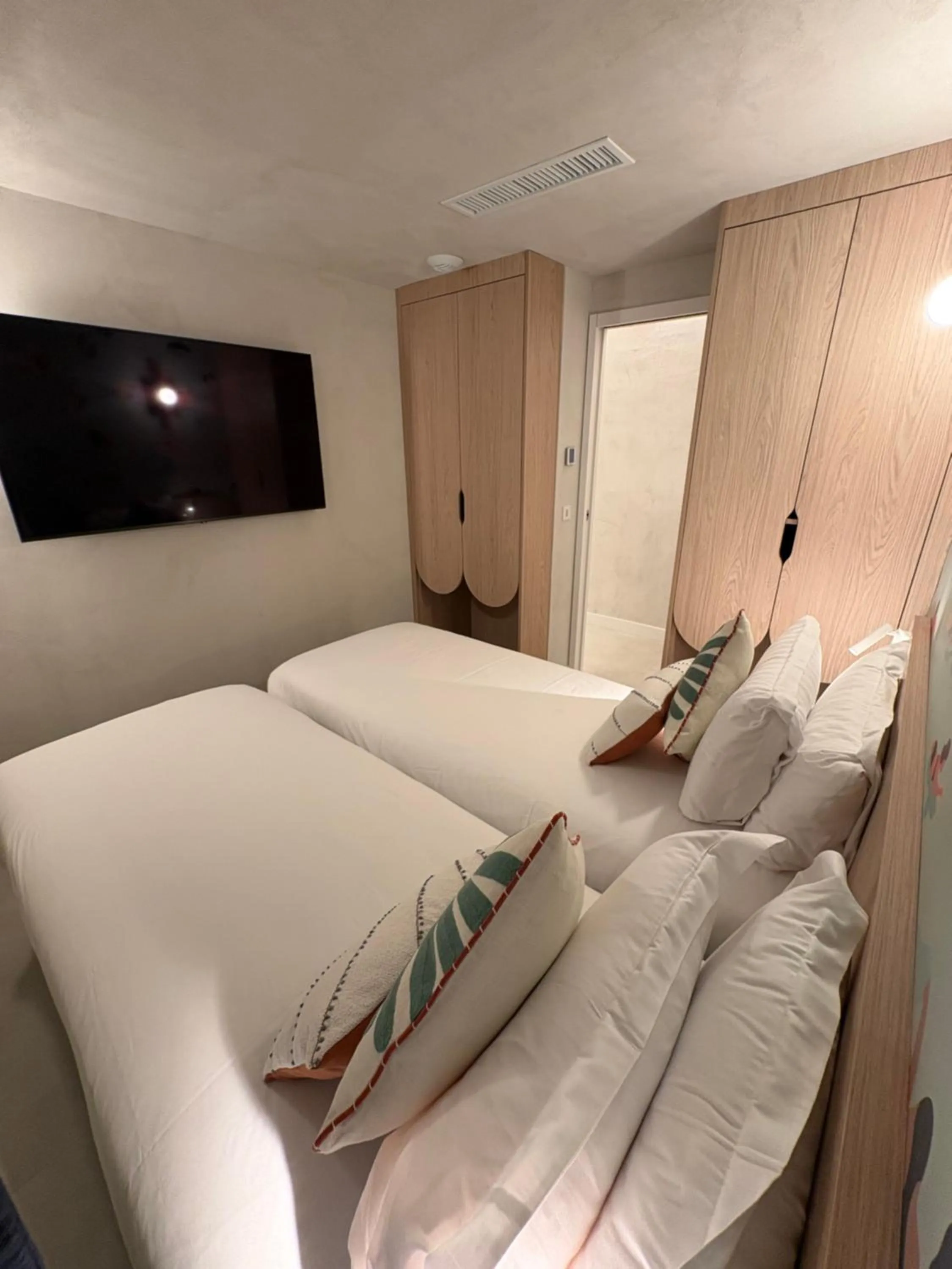 Bed in Mercure Nice Marché Aux Fleurs