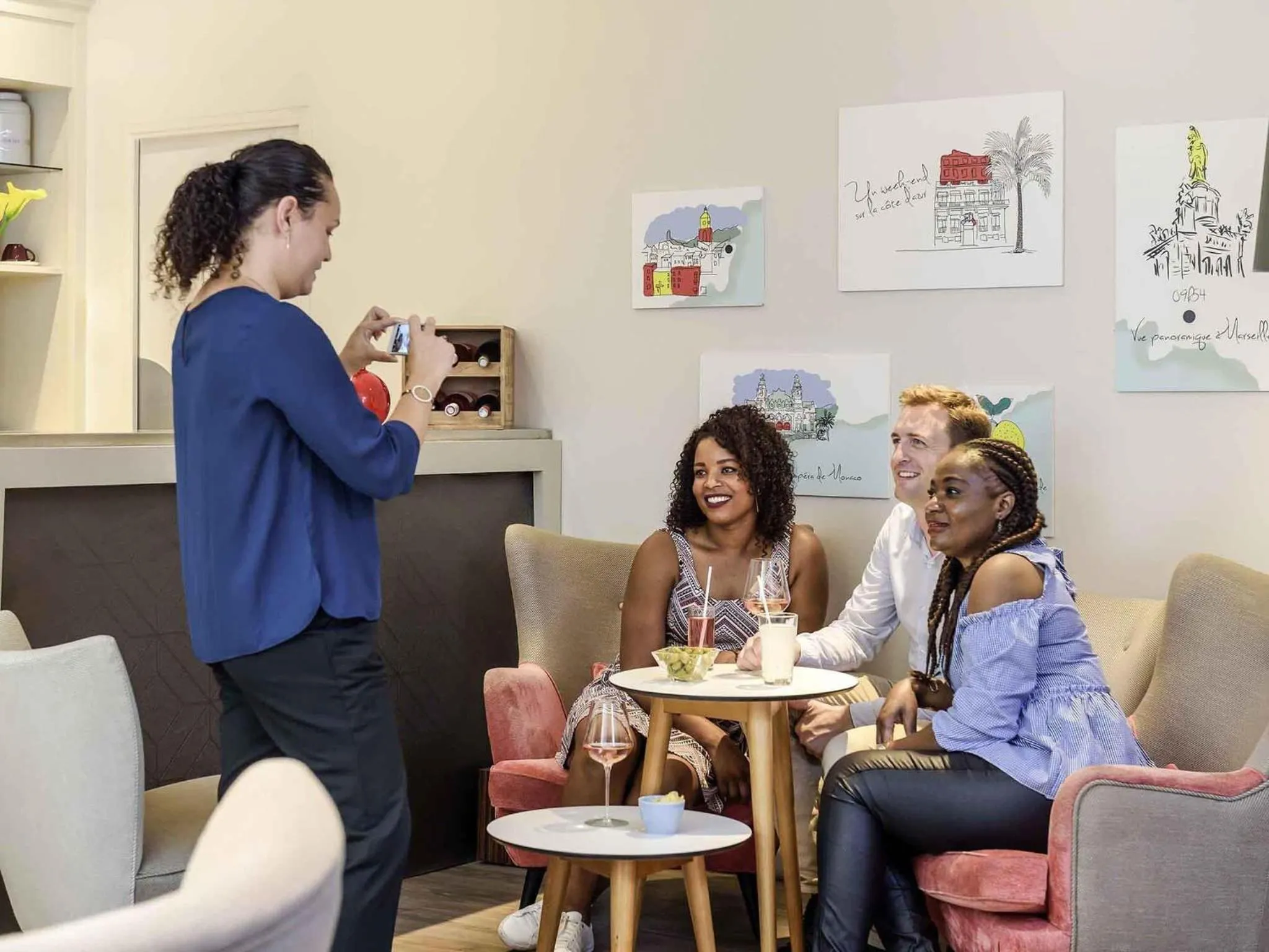 Lounge or bar in Mercure Nice Marché Aux Fleurs