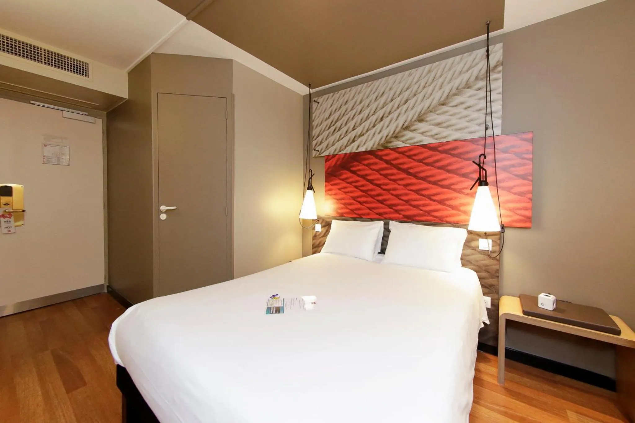 Bedroom, Bed in ibis Dole Sud Choisey