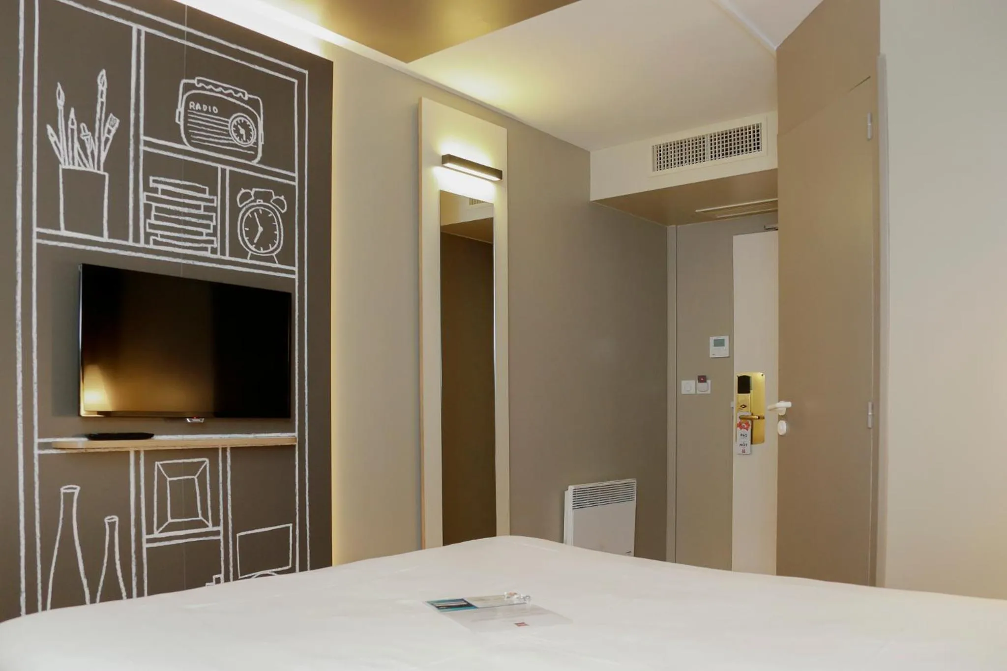 TV and multimedia, Bed in ibis Dole Sud Choisey