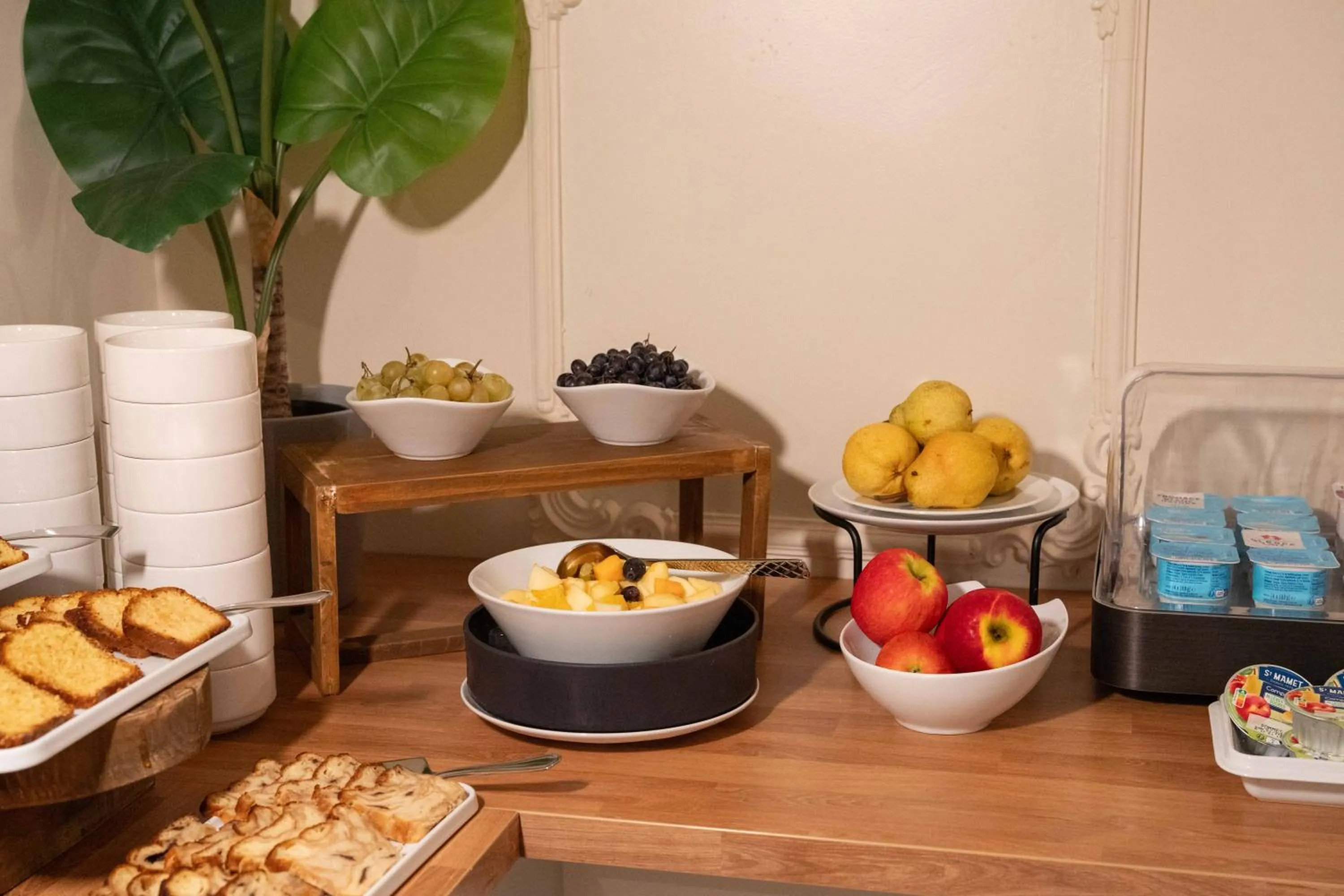 Breakfast in Hôtel l'Orangeraie